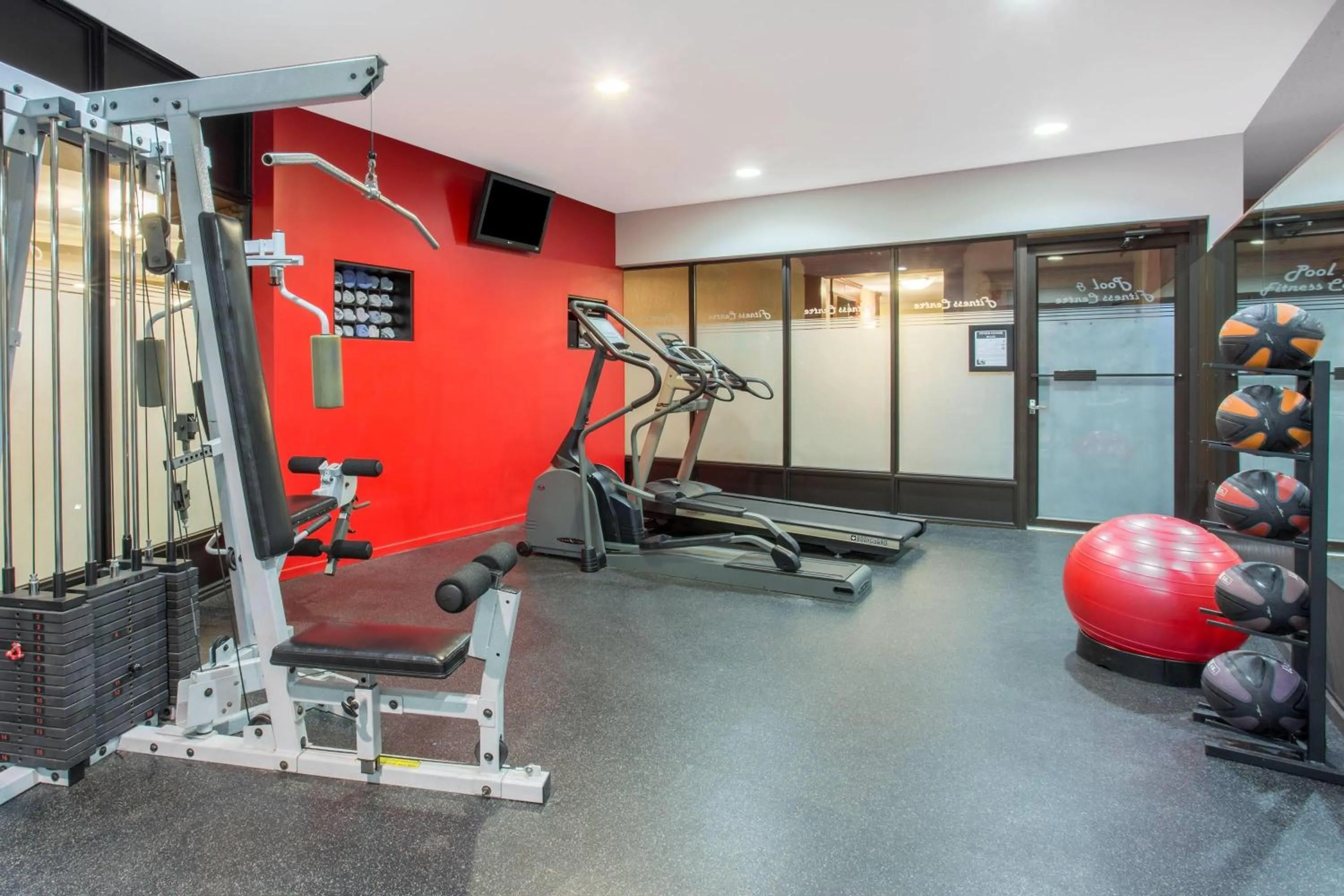 Fitness centre/facilities in Ramada by Wyndham Kelowna Hotel & Conference Center