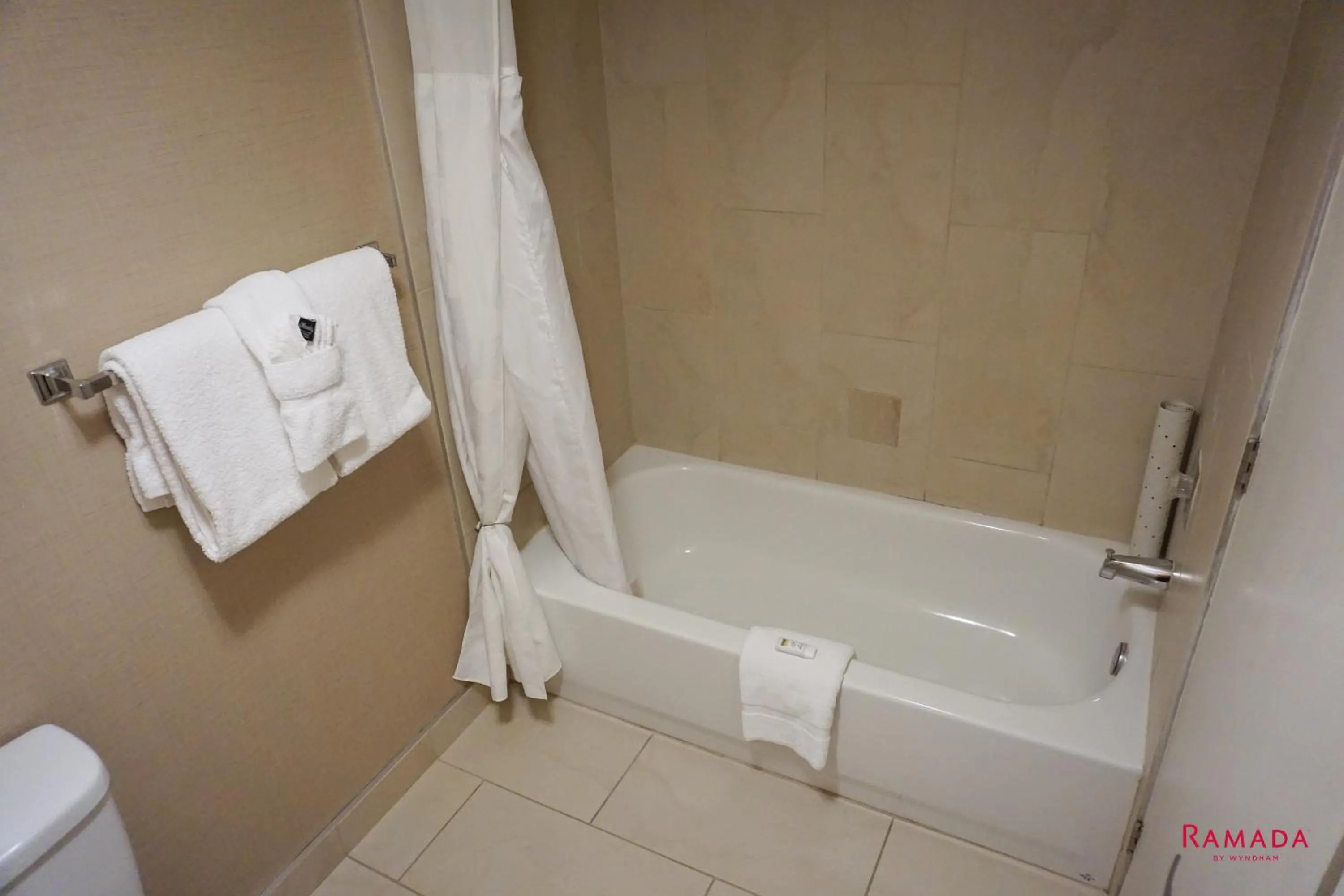 Ramada by Wyndham Kelowna Hotel & Conference Center