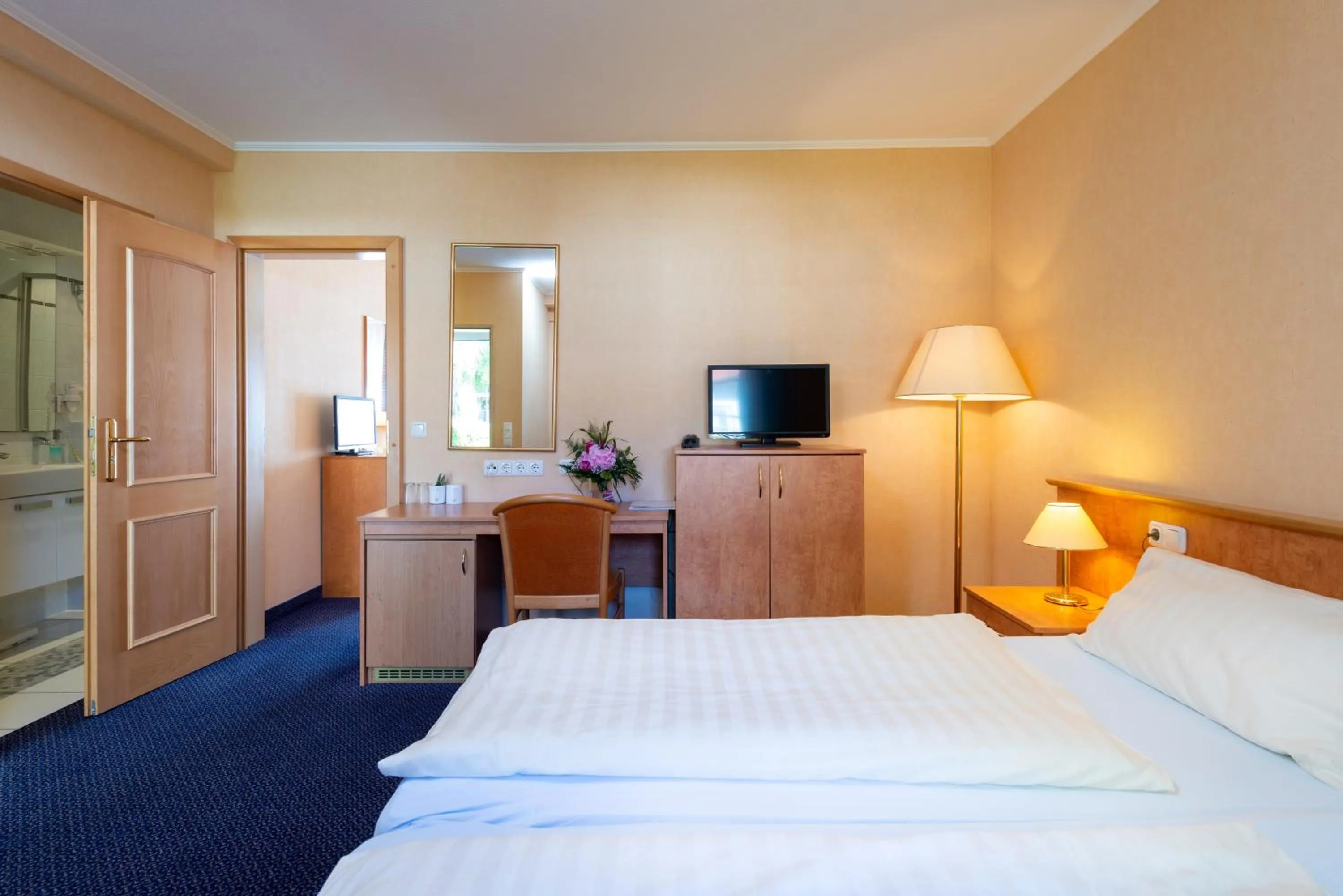 Photo of the whole room in Waldhotel Humboldtsee