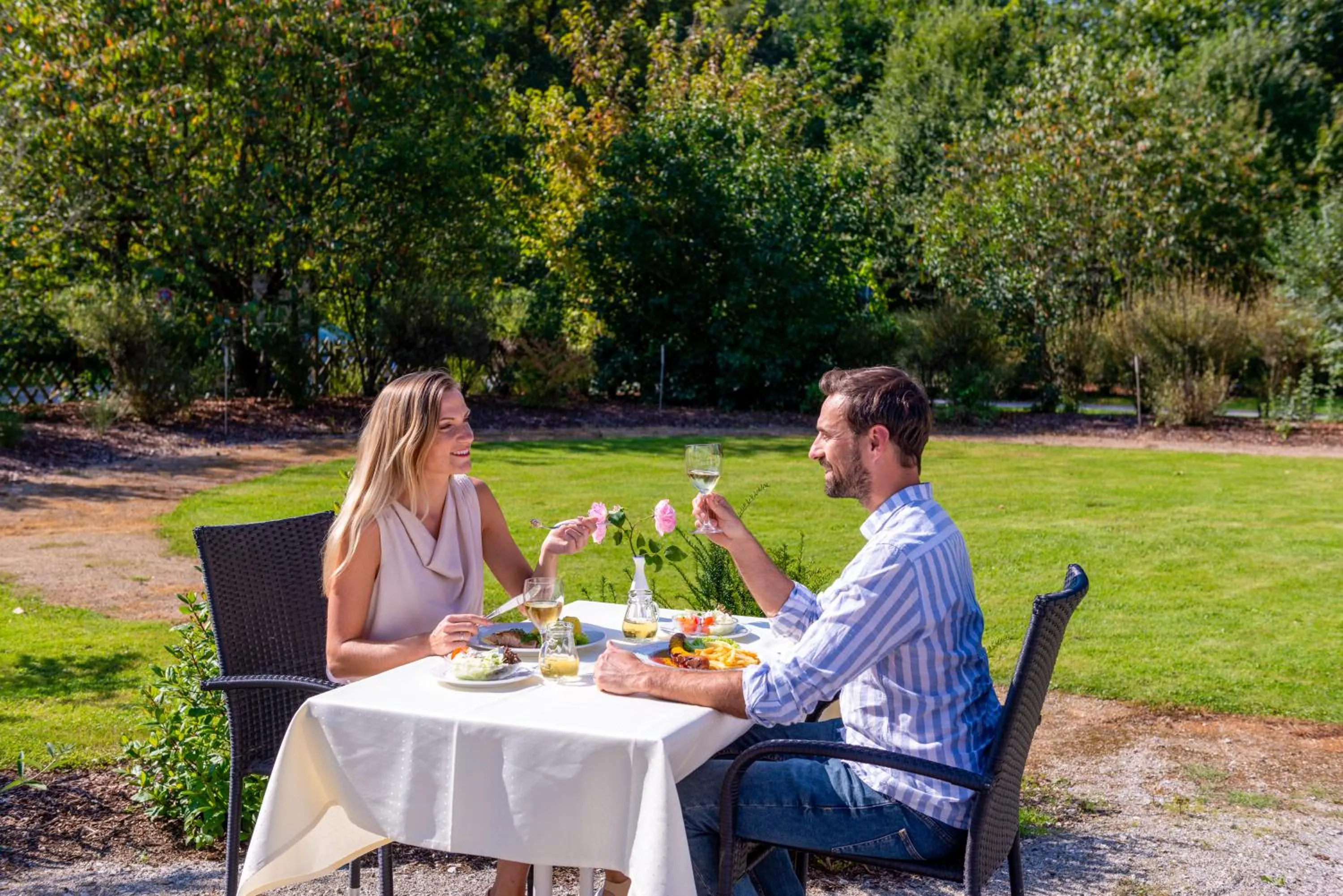 Restaurant/places to eat in Waldhotel Humboldtsee