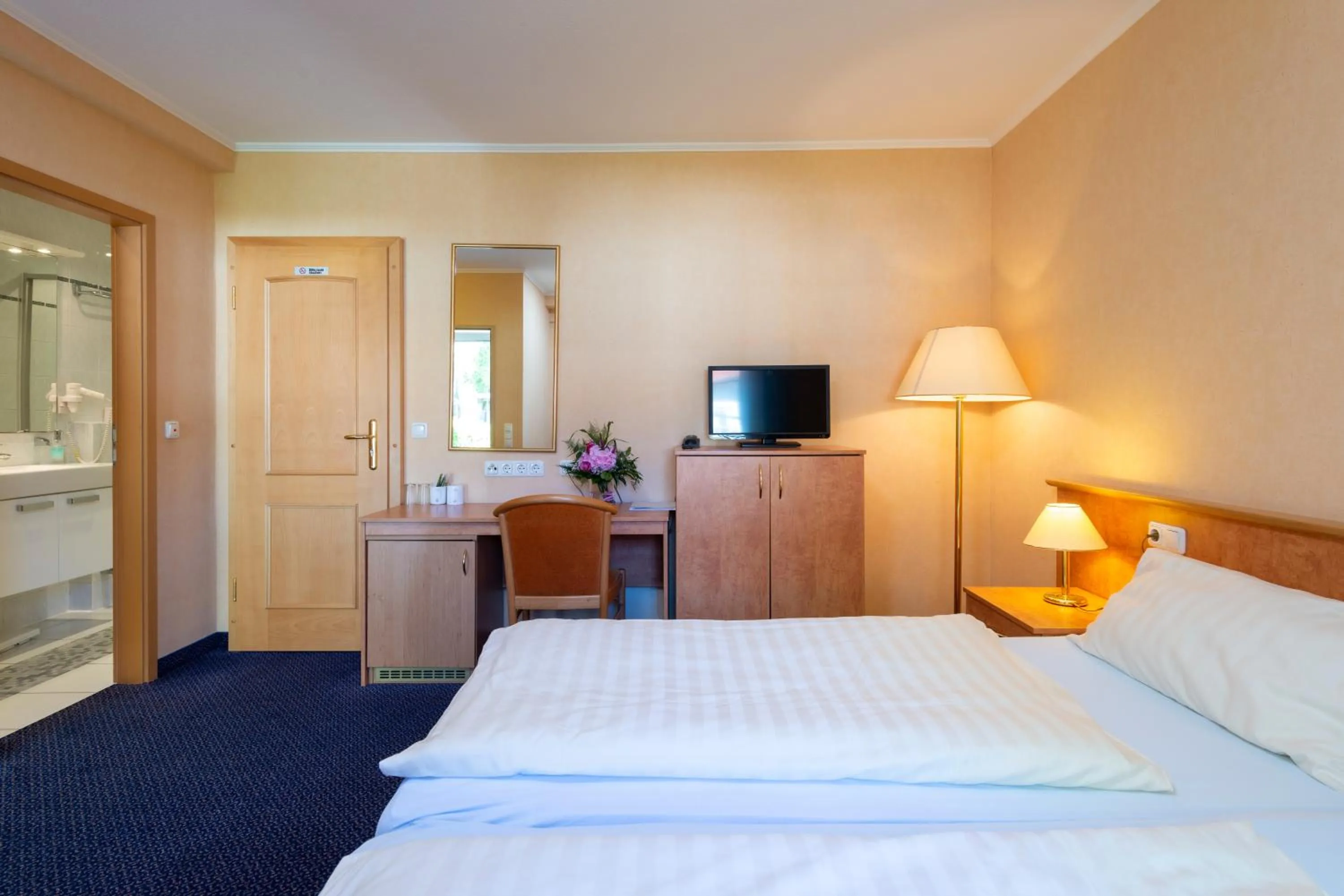 Photo of the whole room in Waldhotel Humboldtsee