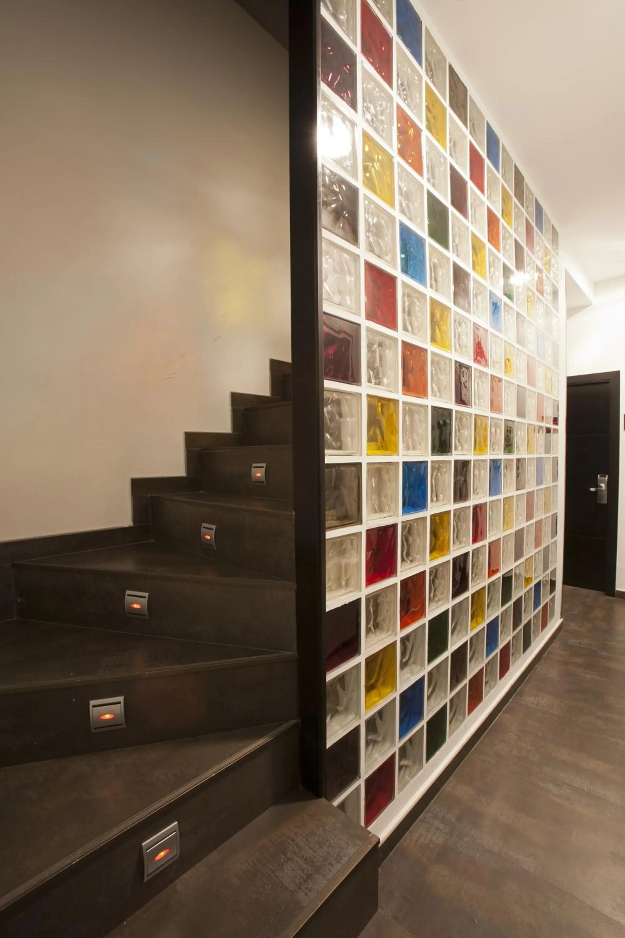 Decorative detail in JC Rooms Santa Ana