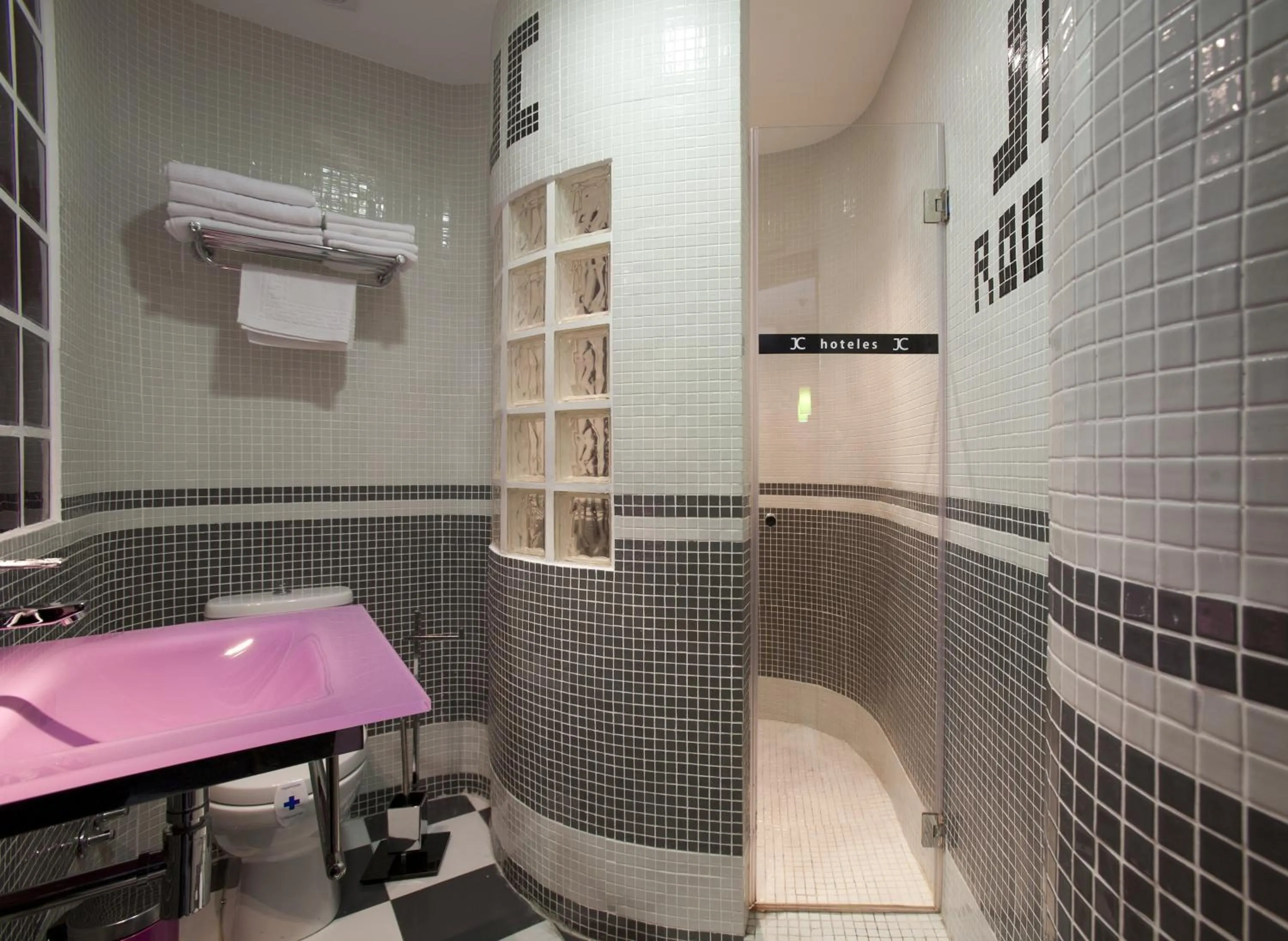 Quadruple Room in JC Rooms Santa Ana