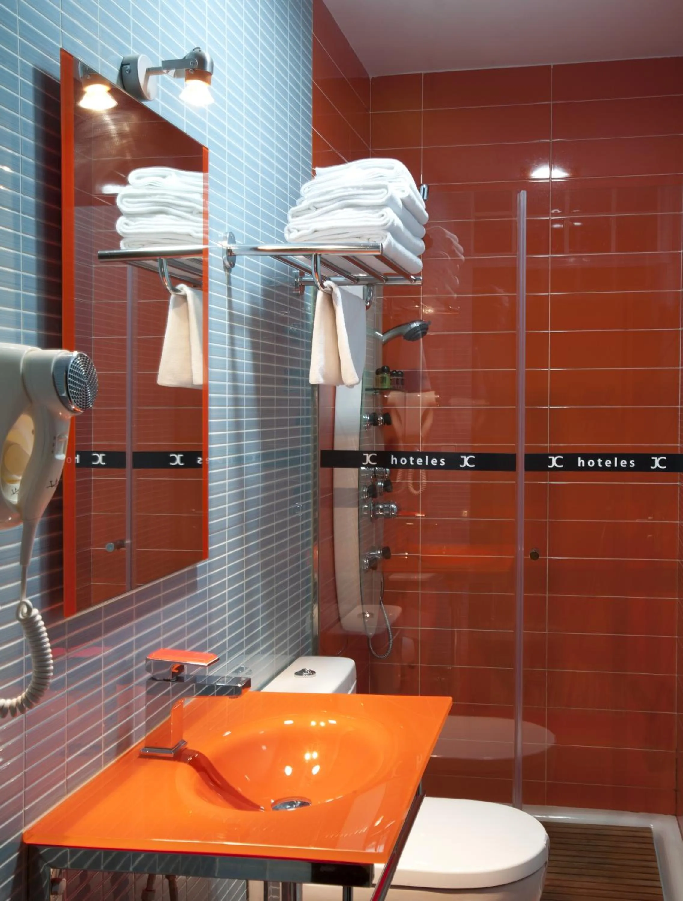 Bathroom in JC Rooms Santa Ana