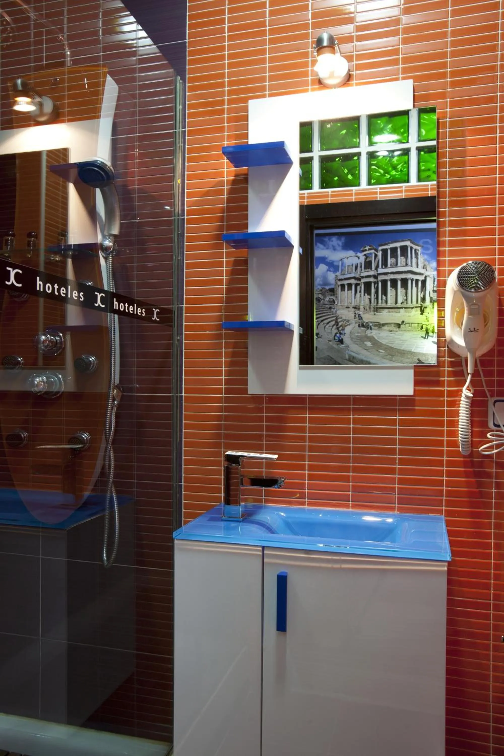 Bathroom in JC Rooms Santa Ana