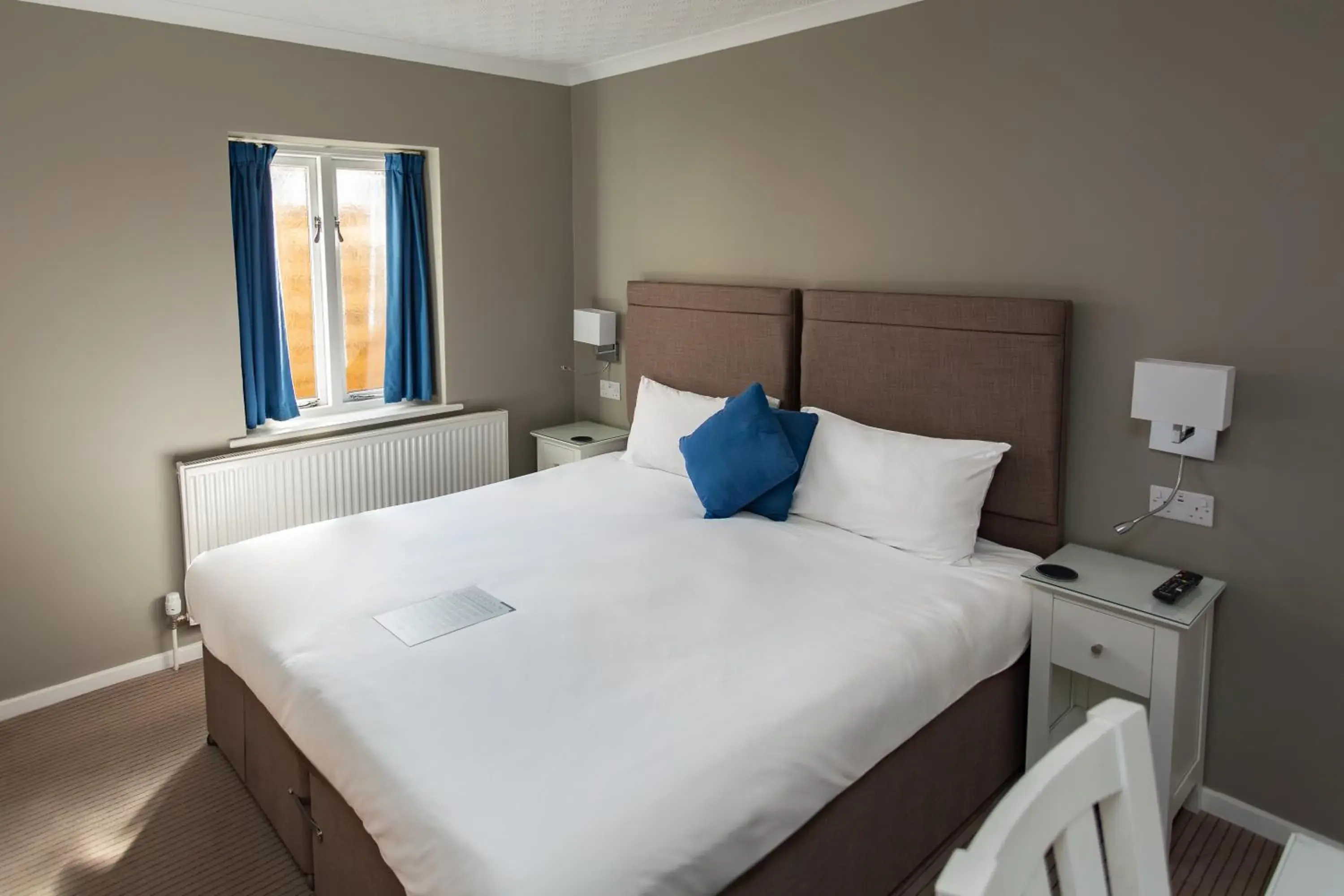 Small Double Room in The Thatch Inn Small Double Room in The Thatch Inn