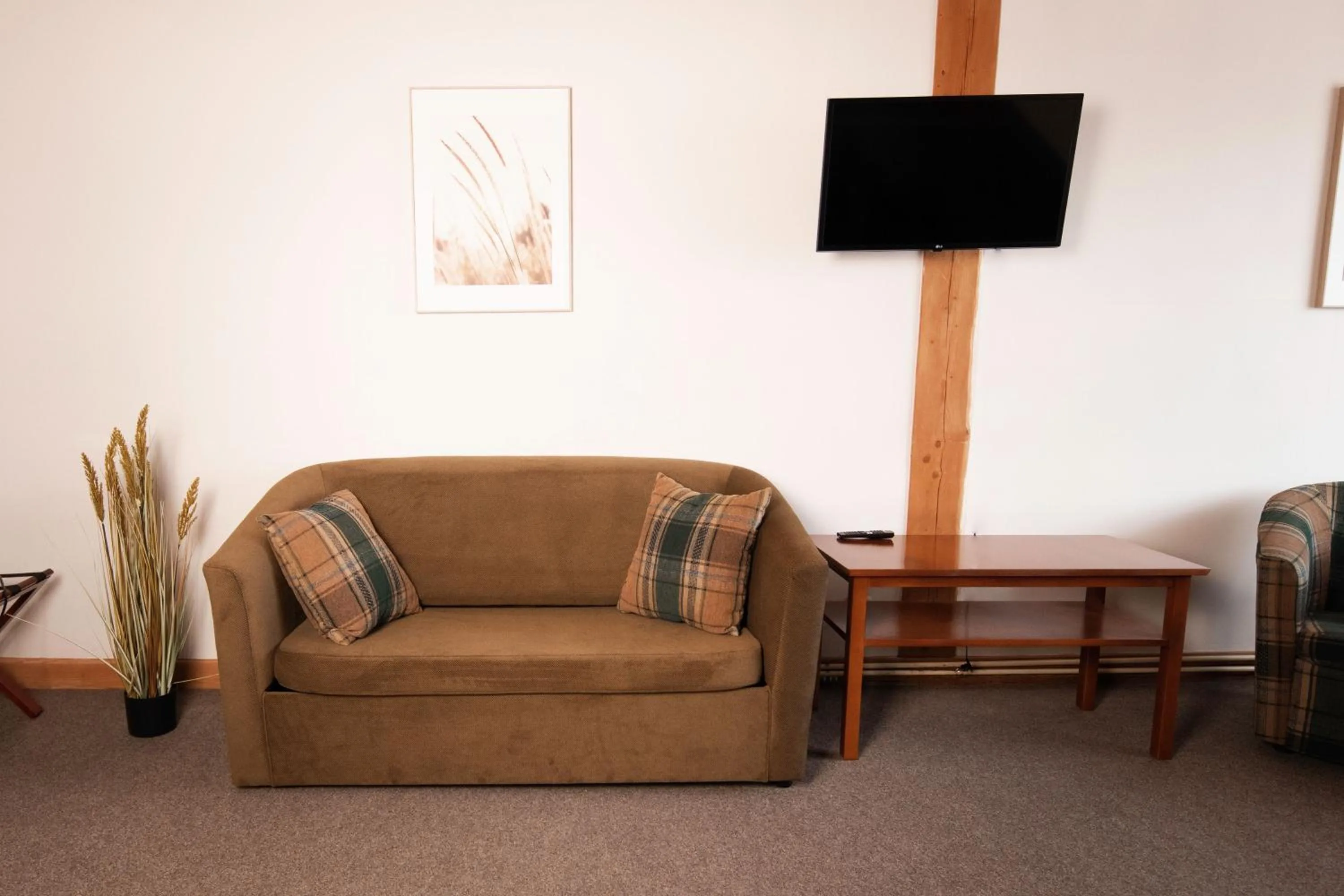 Communal lounge/ TV room in Porto Resort