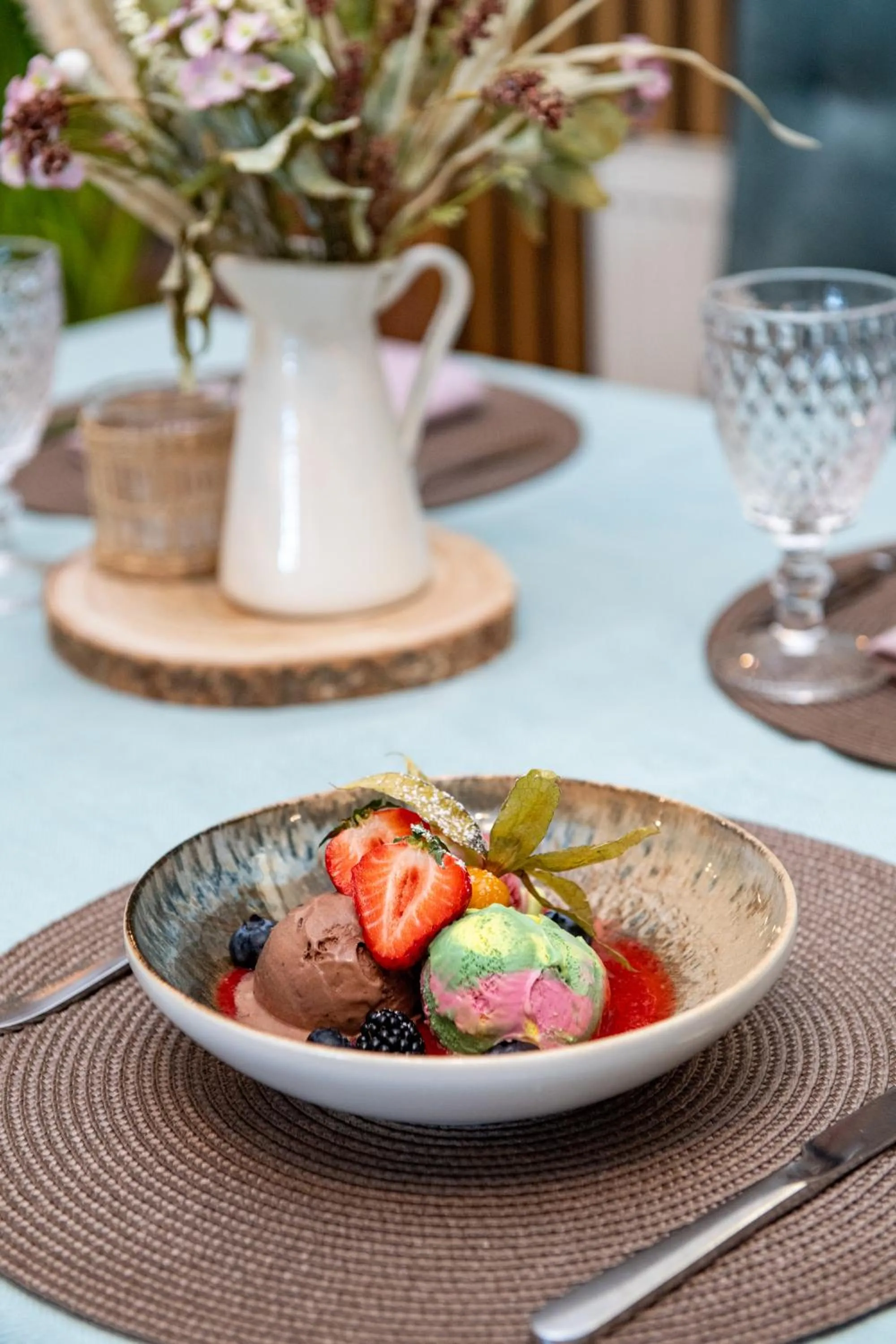 Restaurant/places to eat in Porto Resort