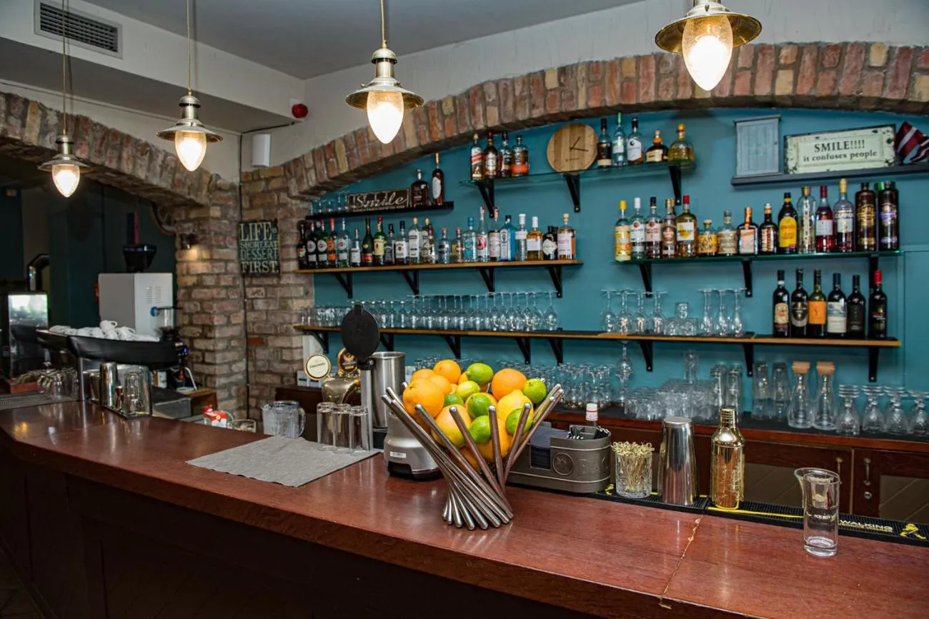 Restaurant/places to eat in Porto Resort