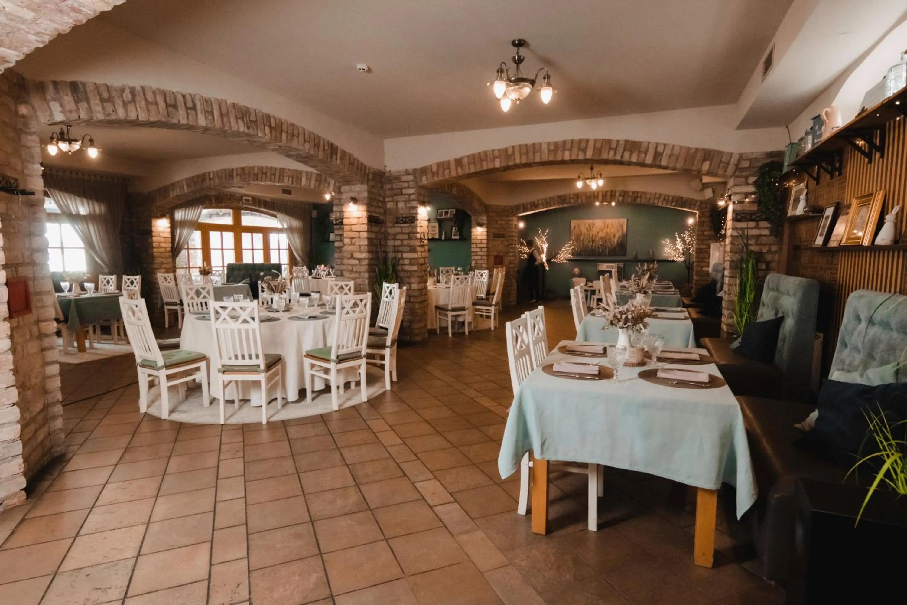 Restaurant/places to eat in Porto Resort