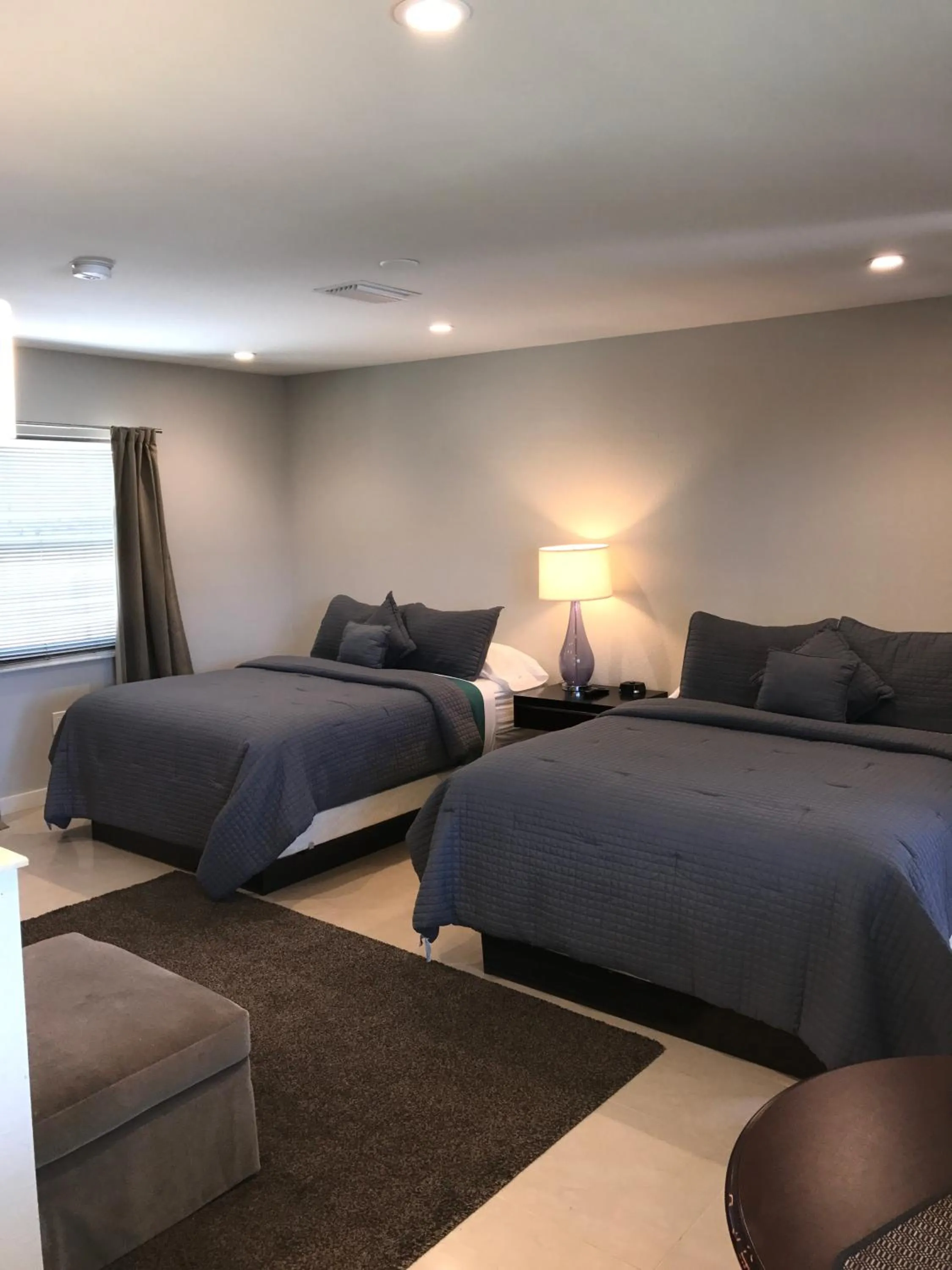 Bedroom, Bed in Captiva Beach Resort (open private beach access)