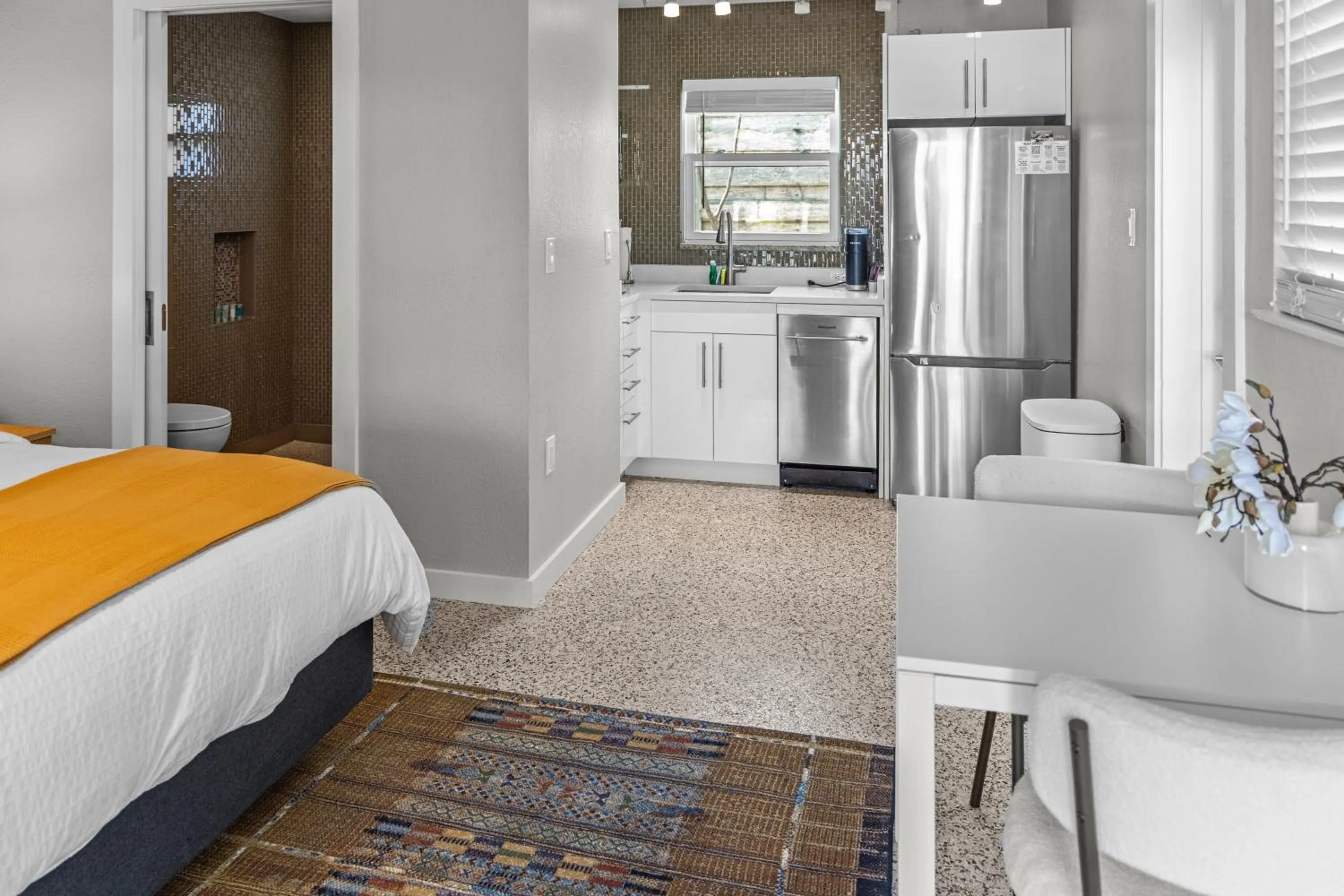 Bed in Captiva Beach Resort (open private beach access)