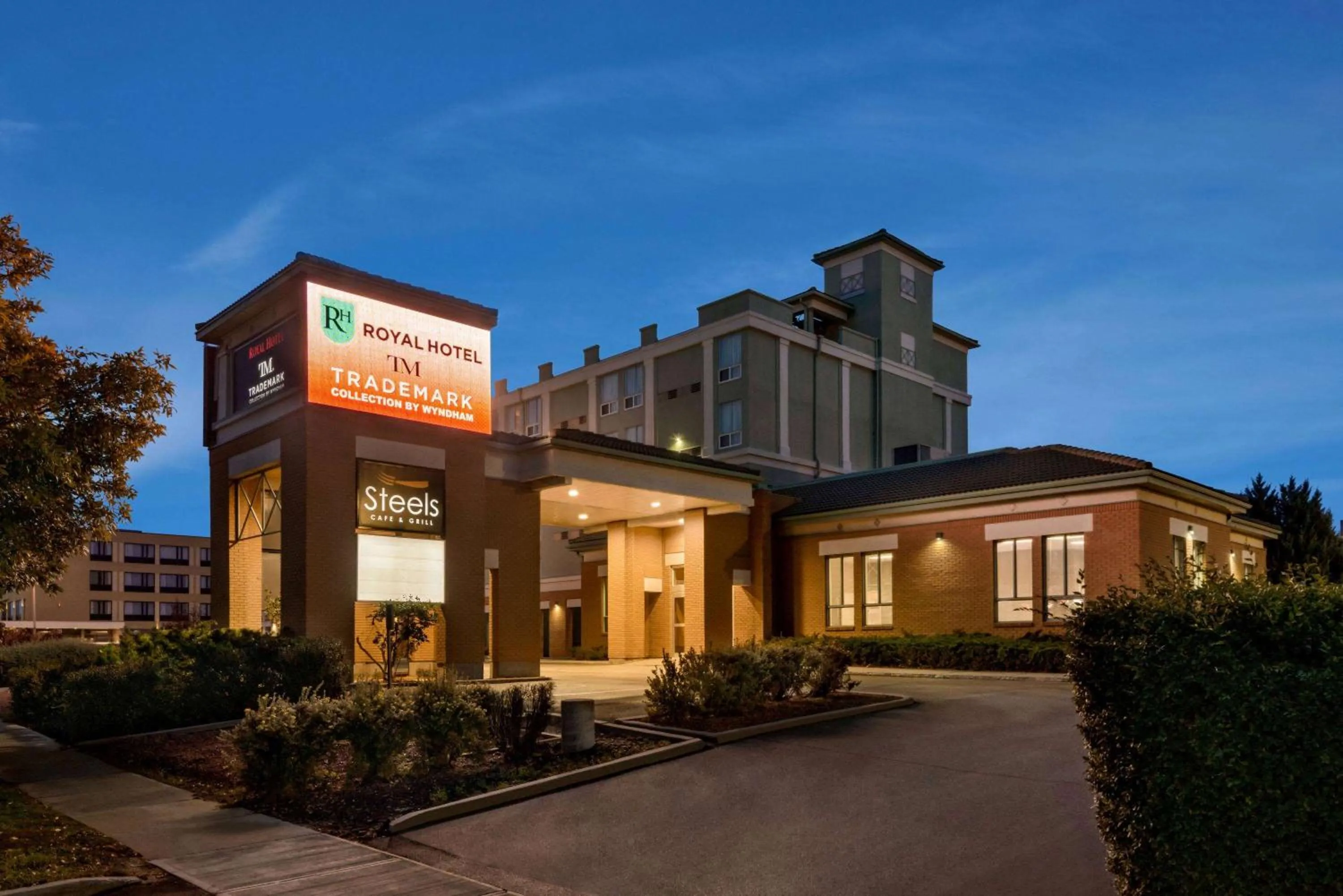 Property building in Royal Hotel Regina, Trademark Collection by Wyndham