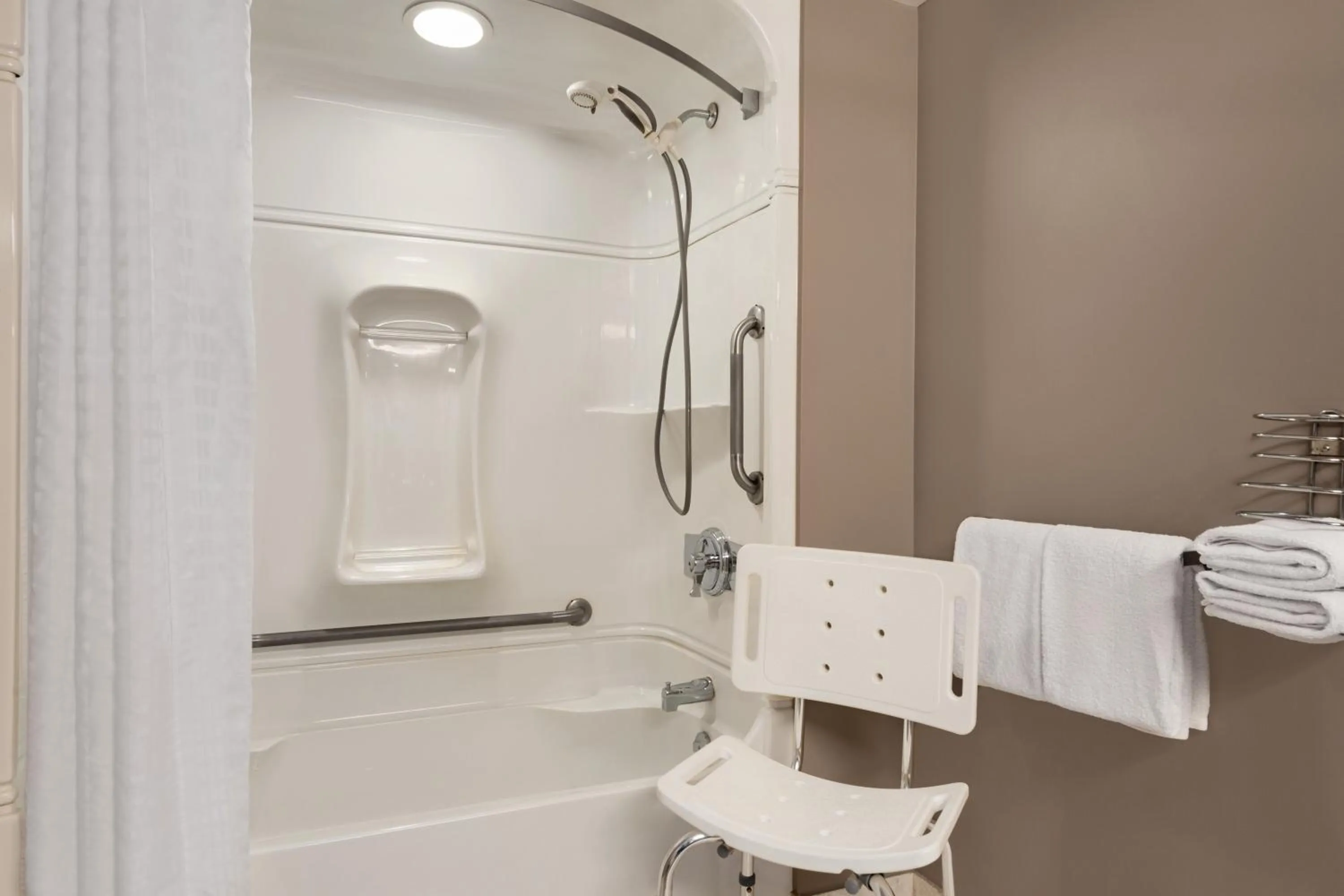 Bathroom in Royal Hotel Regina, Trademark Collection by Wyndham