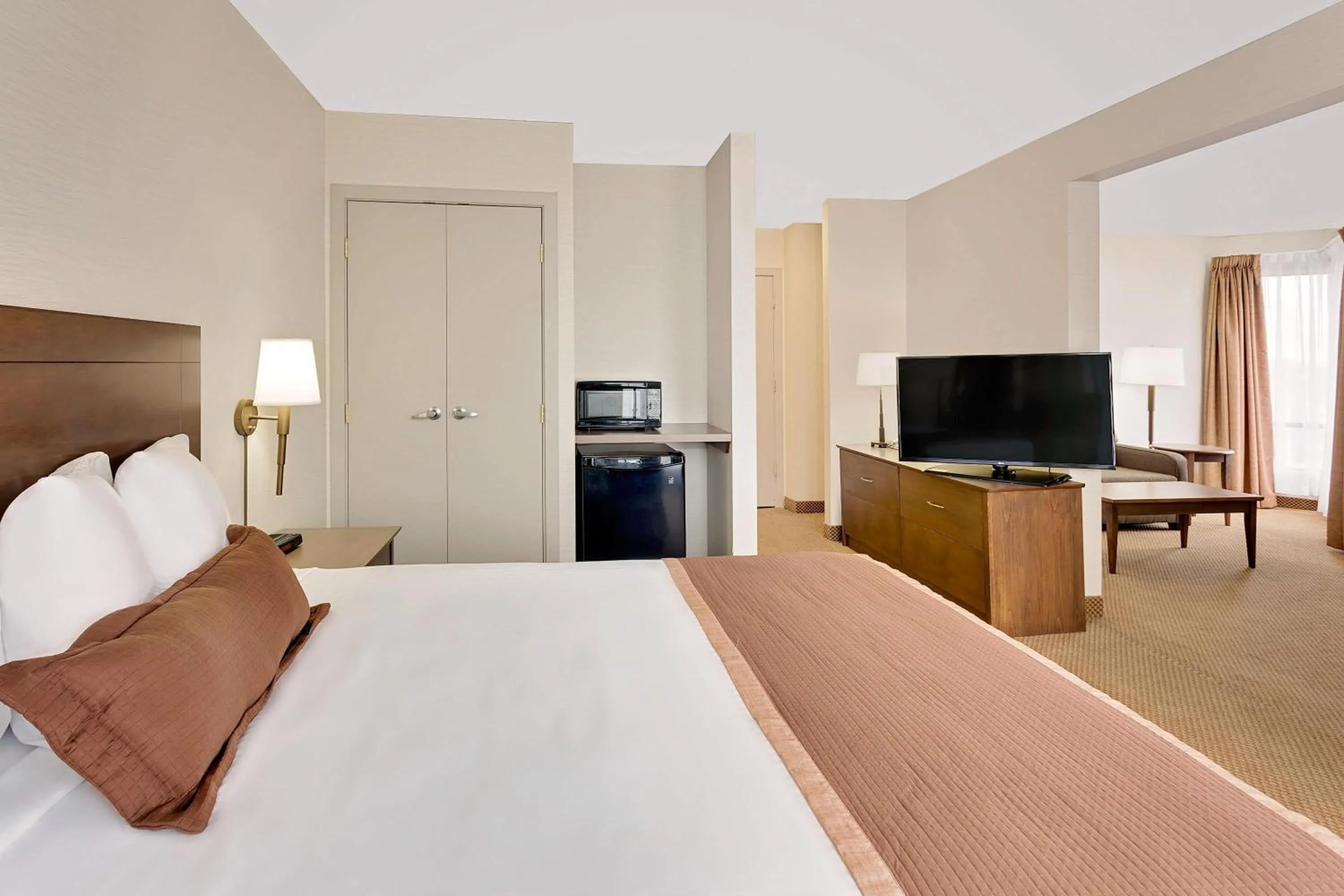 Photo of the whole room, Bed in Ramada by Wyndham Kamloops