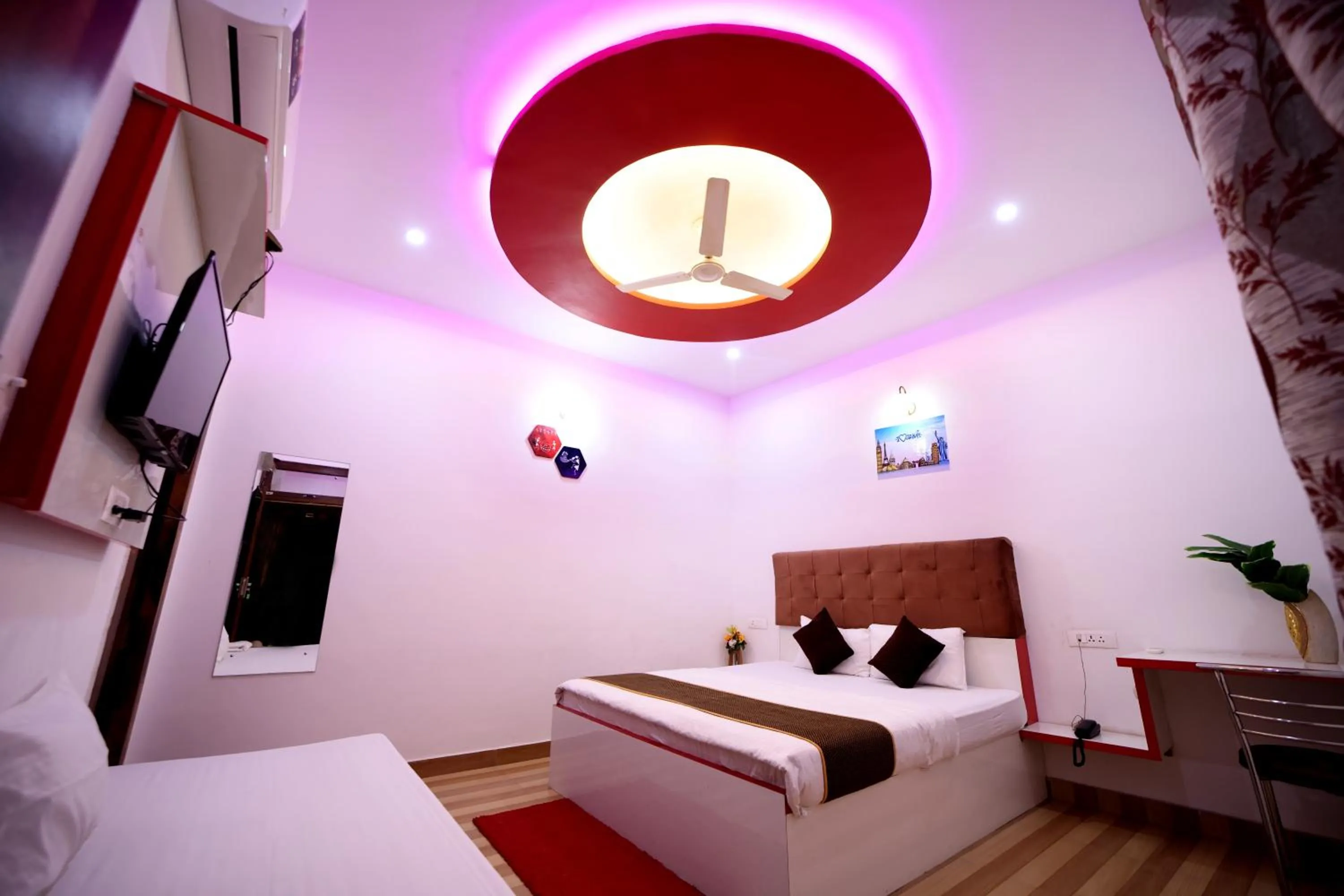 Bed in Hotel Taj Niwas