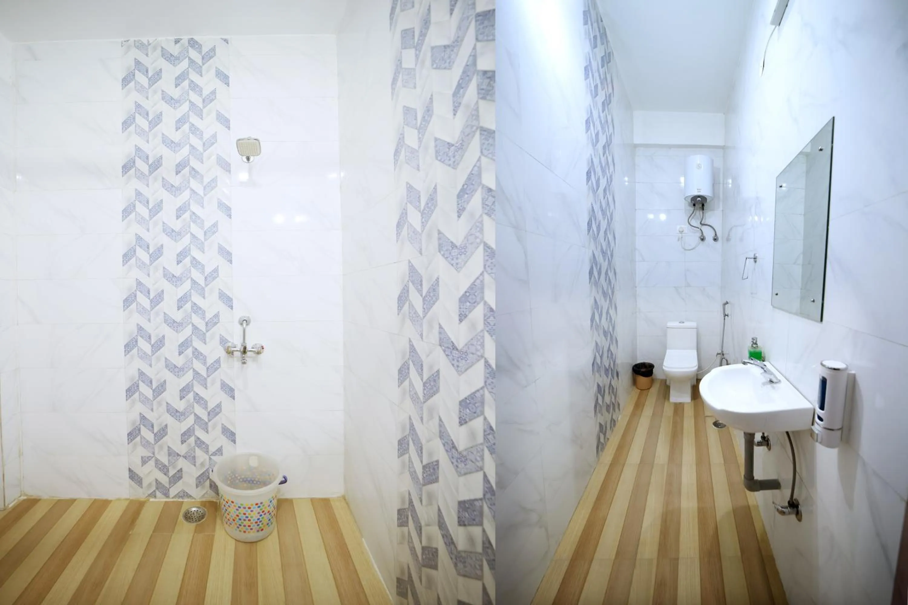 Shower in Hotel Taj Niwas