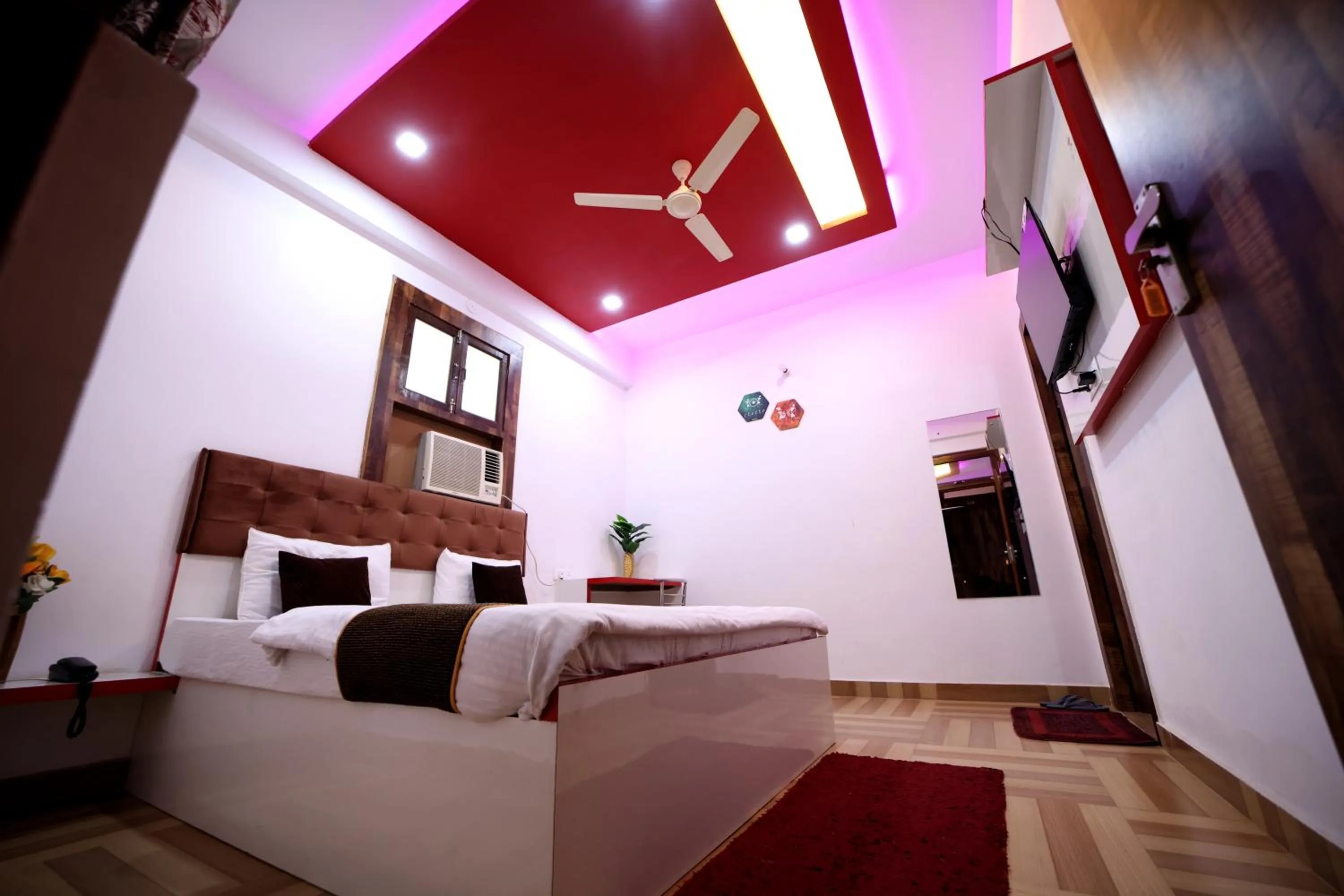 Bed in Hotel Taj Niwas