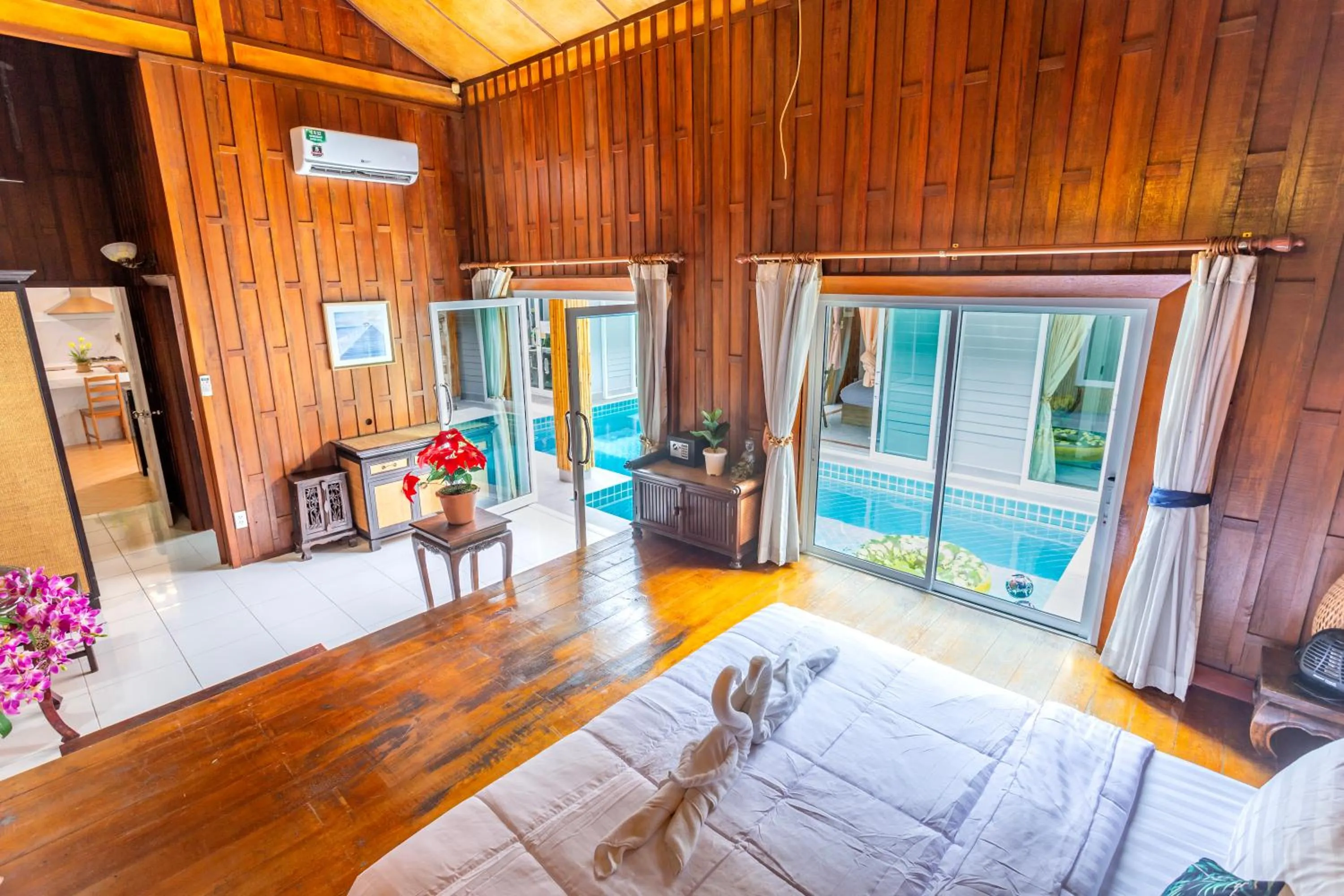 Bed in ROMANTIC Pool Villa