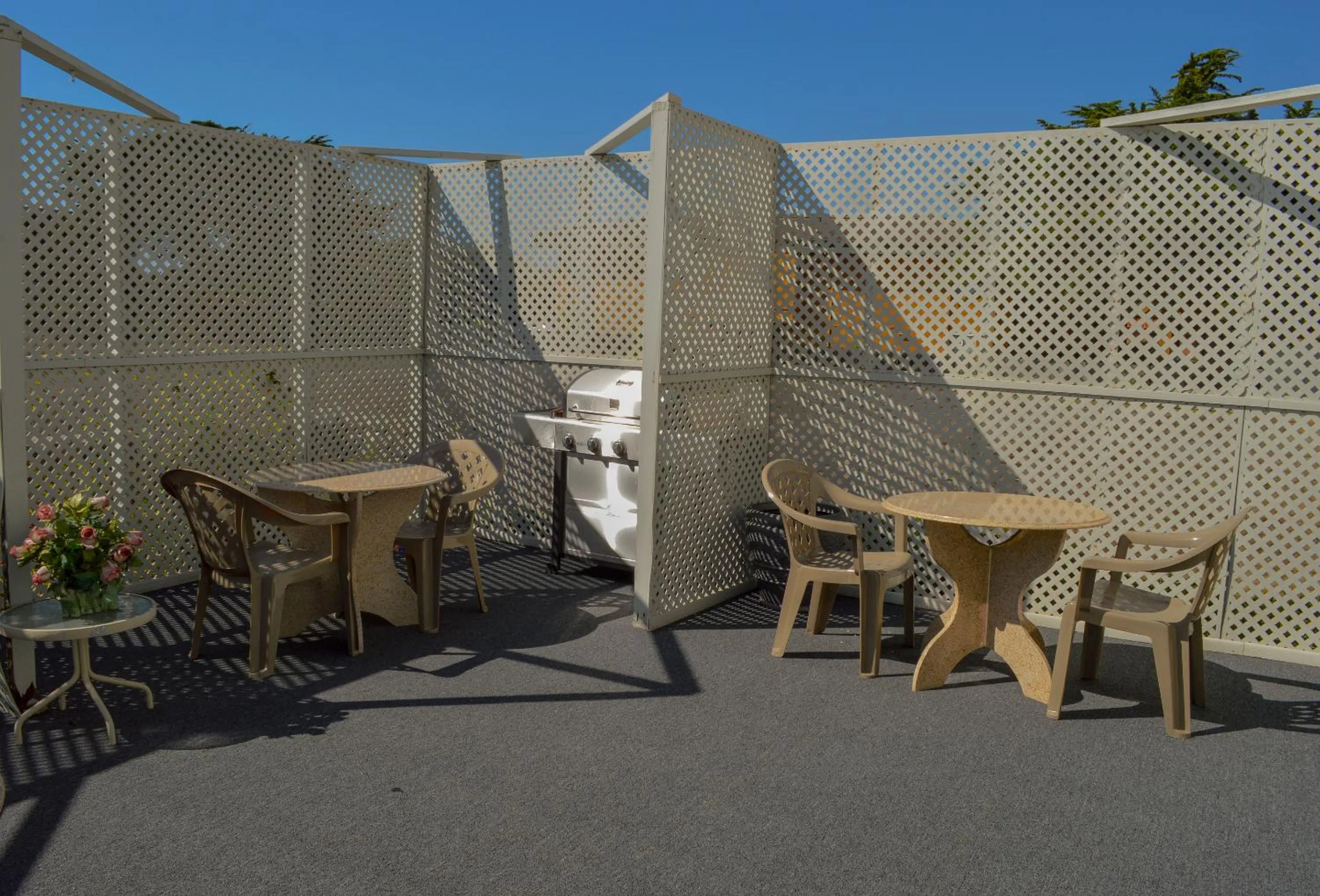Patio in Sea Breeze Inn - San Simeon
