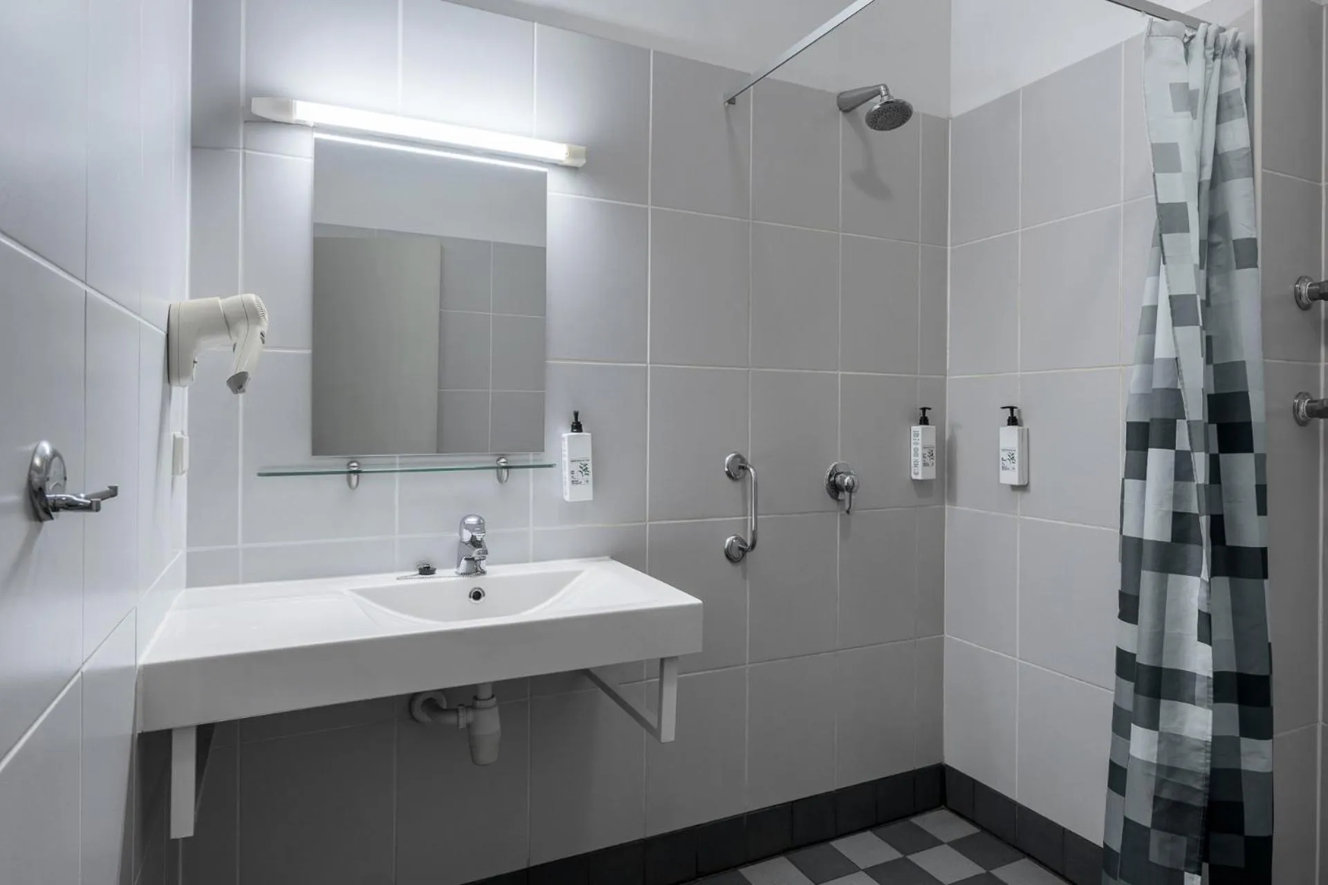 Shower in Rija Domus Hotel