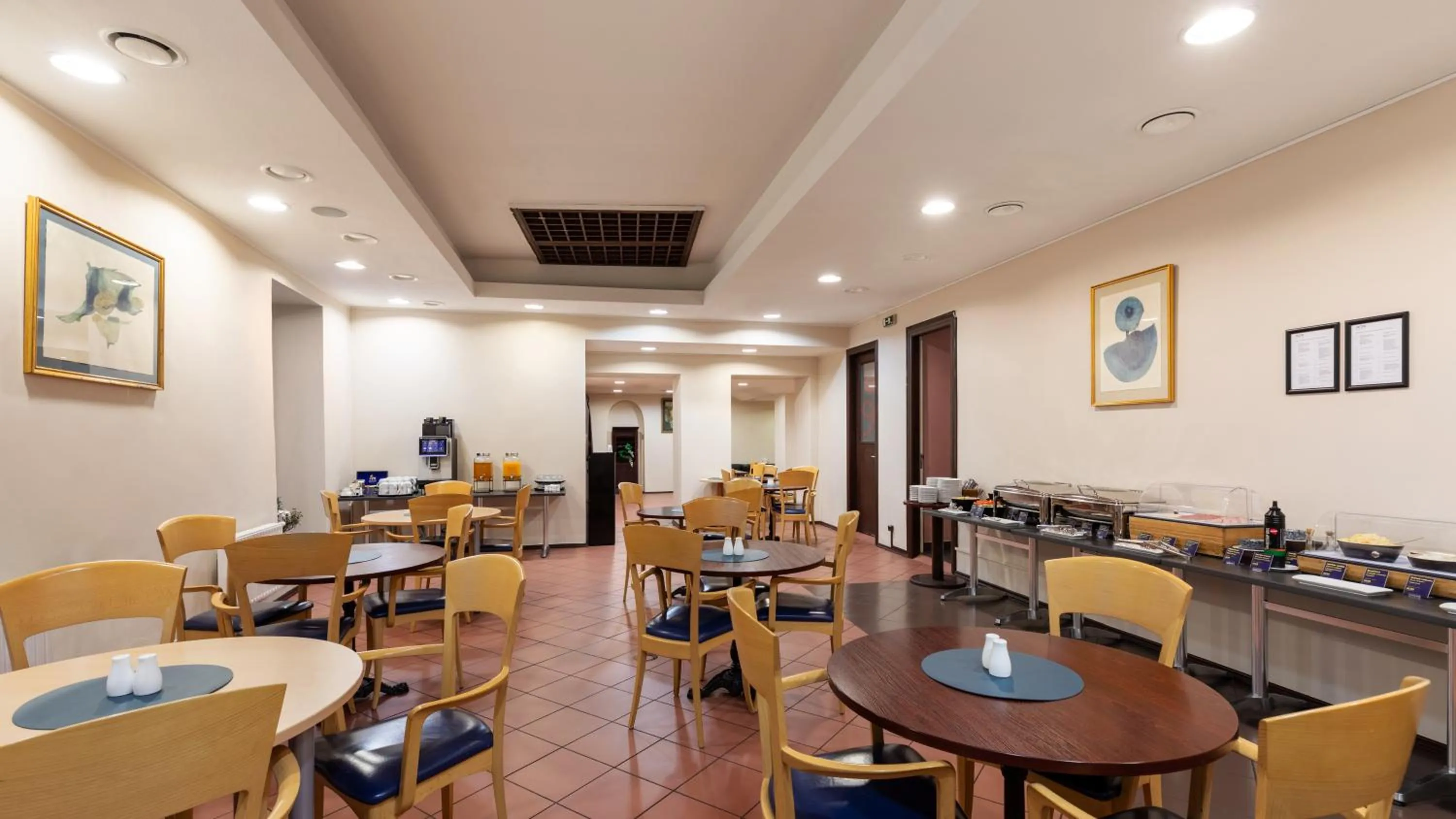 Restaurant/places to eat in Rija Domus Hotel