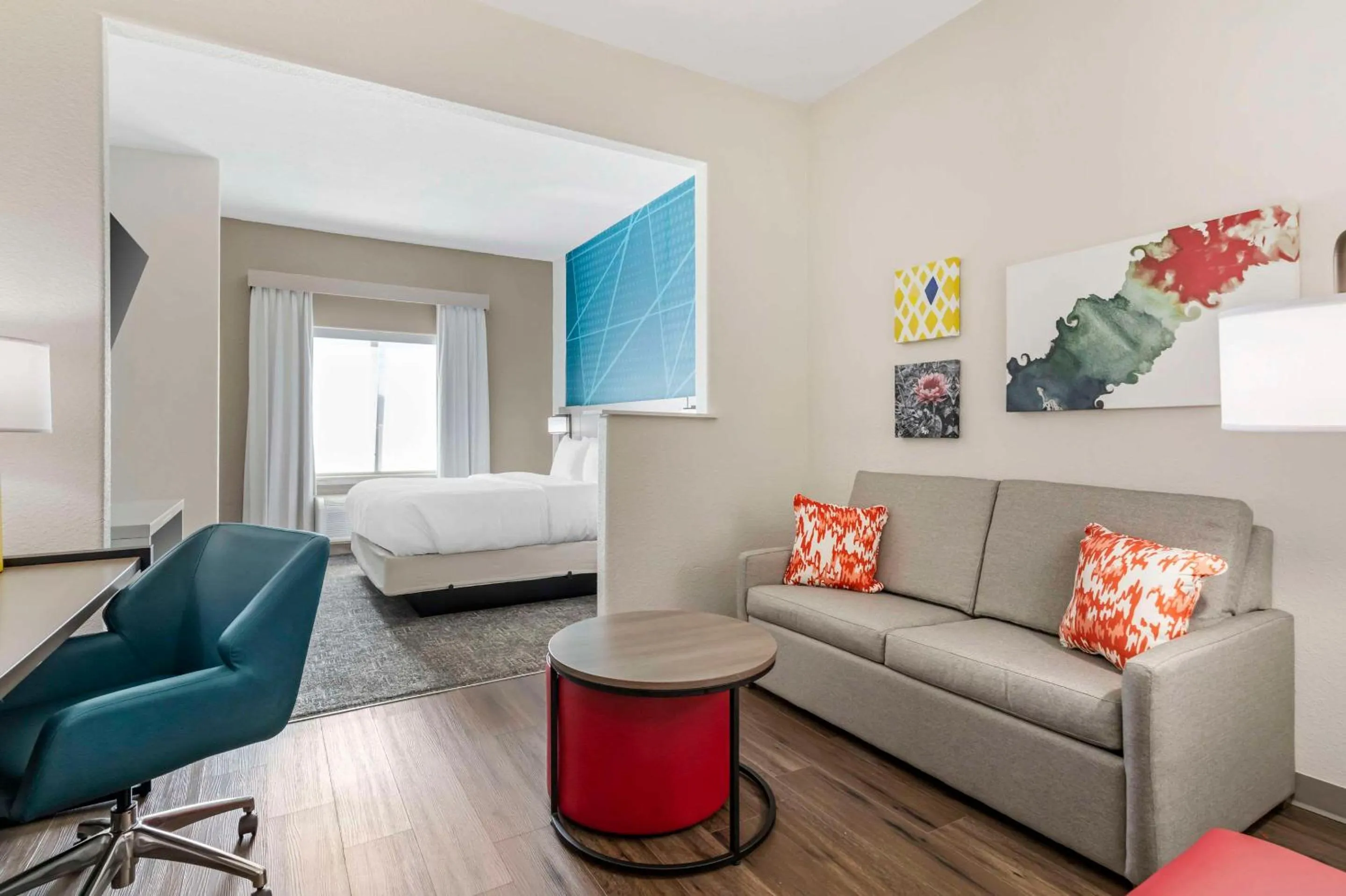 Bedroom, Bed in Comfort Suites