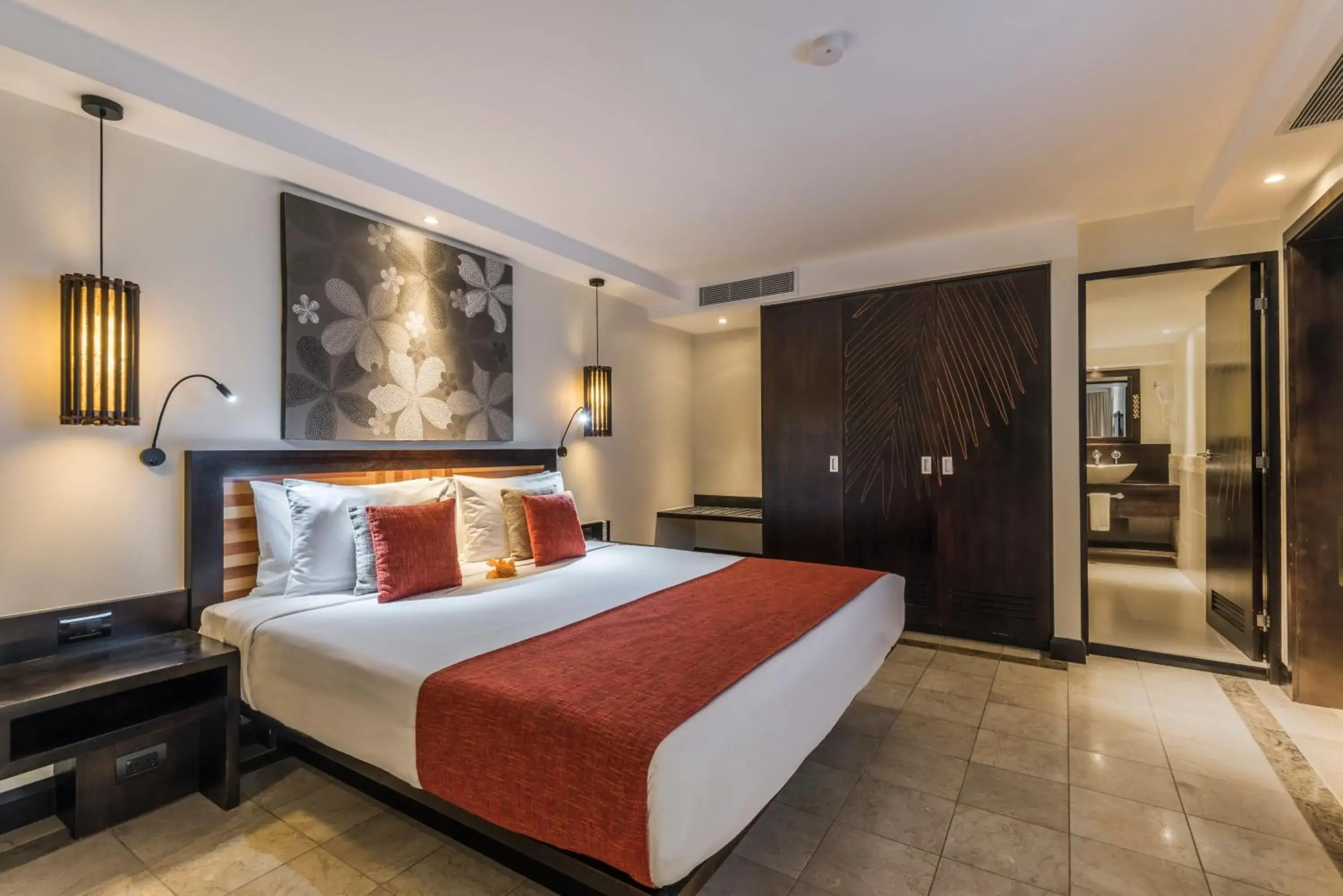 King Suite with Ocean View in The Warwick Fiji King Suite with Ocean View in The Warwick Fiji