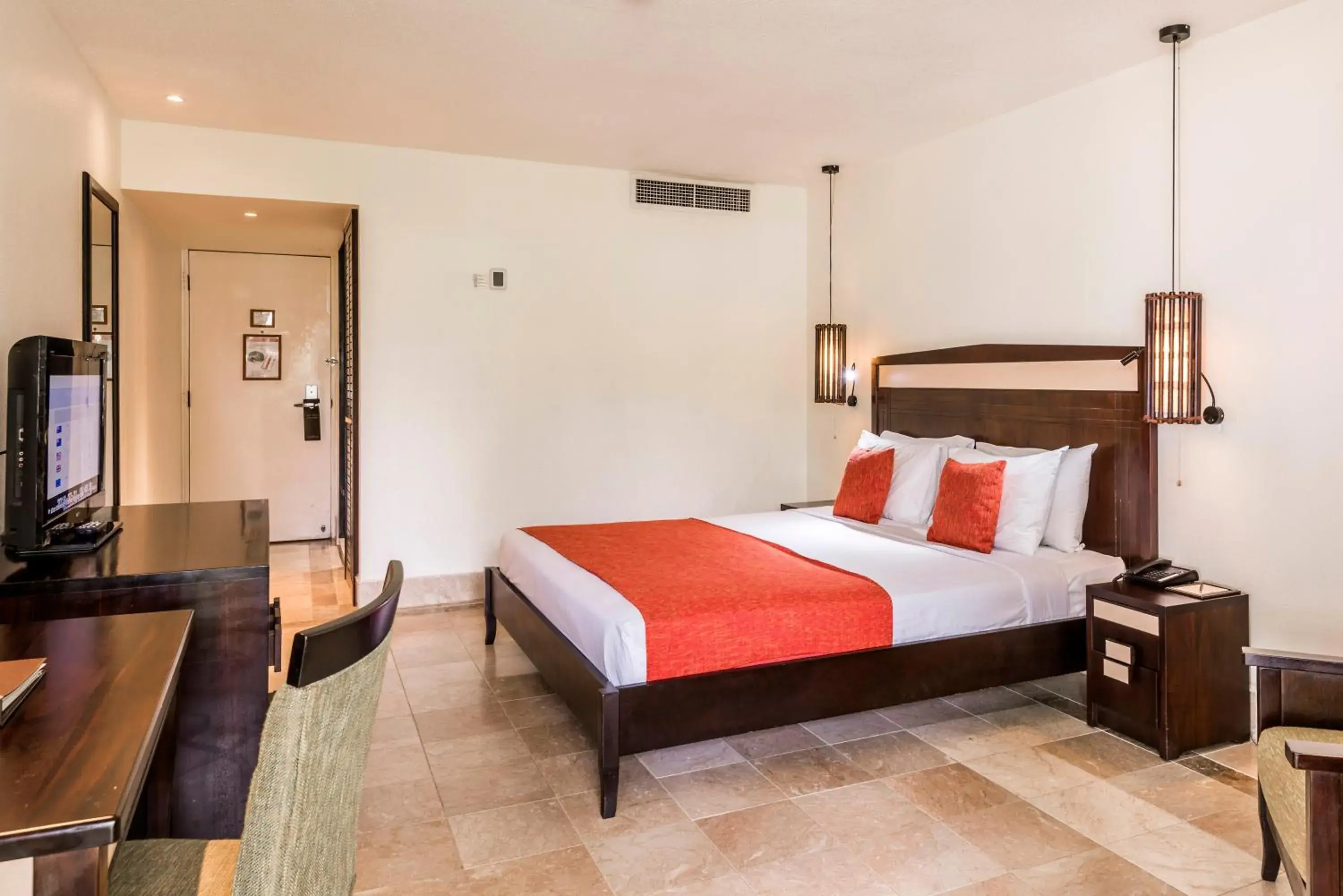 Deluxe King Room with Warwick Club Access in The Warwick Fiji Deluxe King Room with Warwick Club Access in The Warwick Fiji