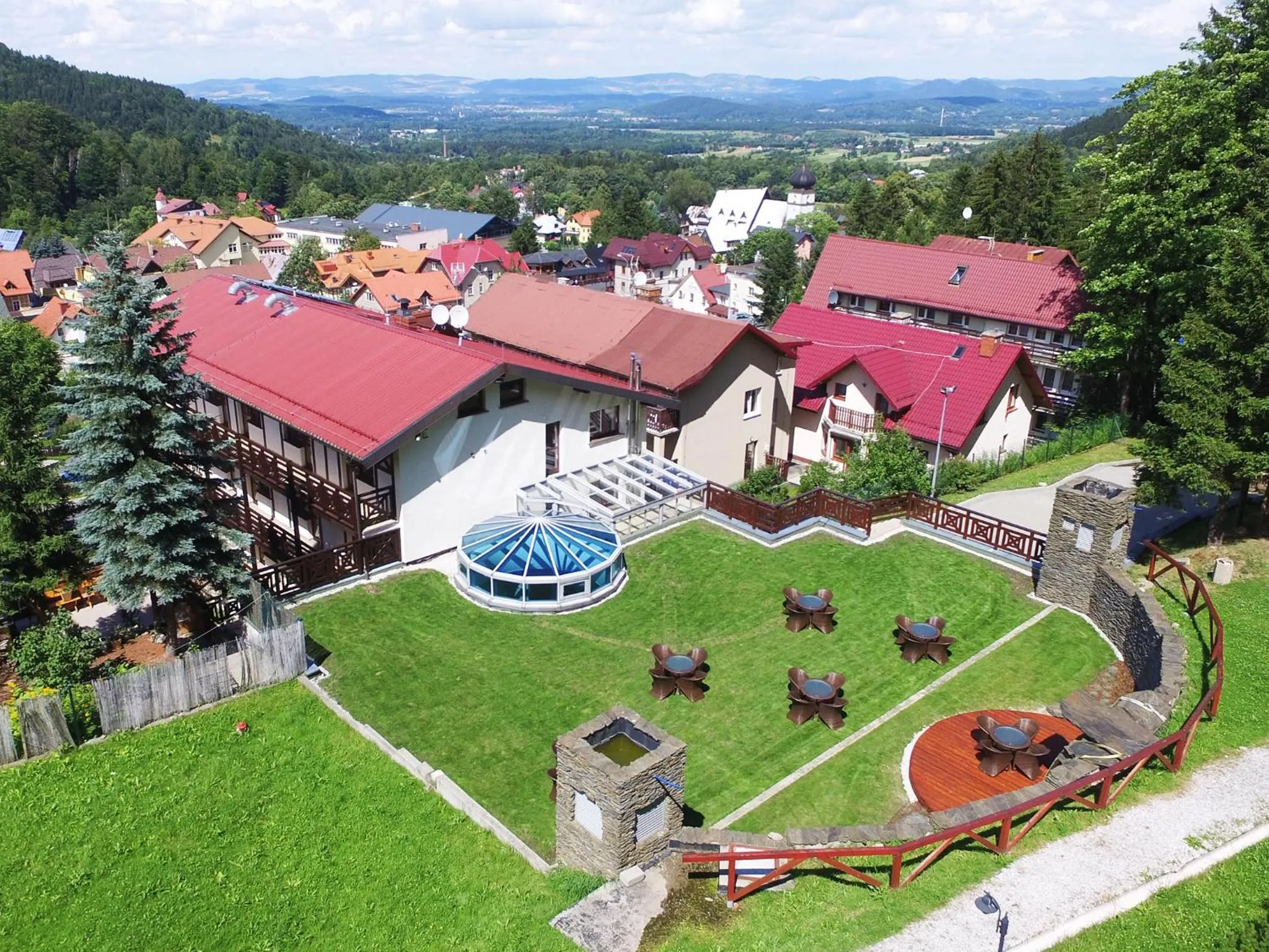 Bird's eye view, Bird's-eye View in Woźniak Residence