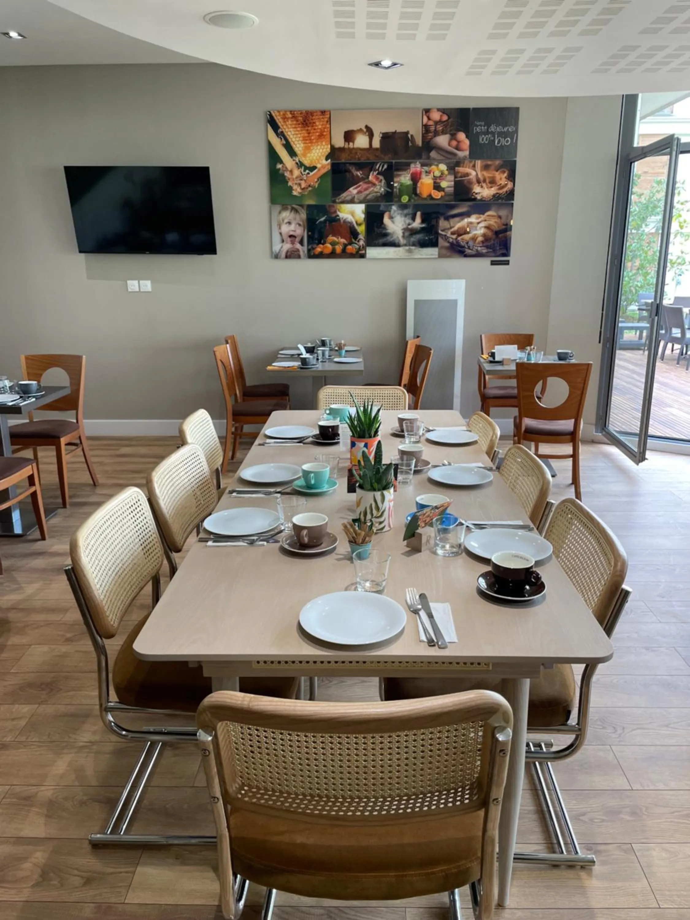 Breakfast in Residhome Paris-Guyancourt