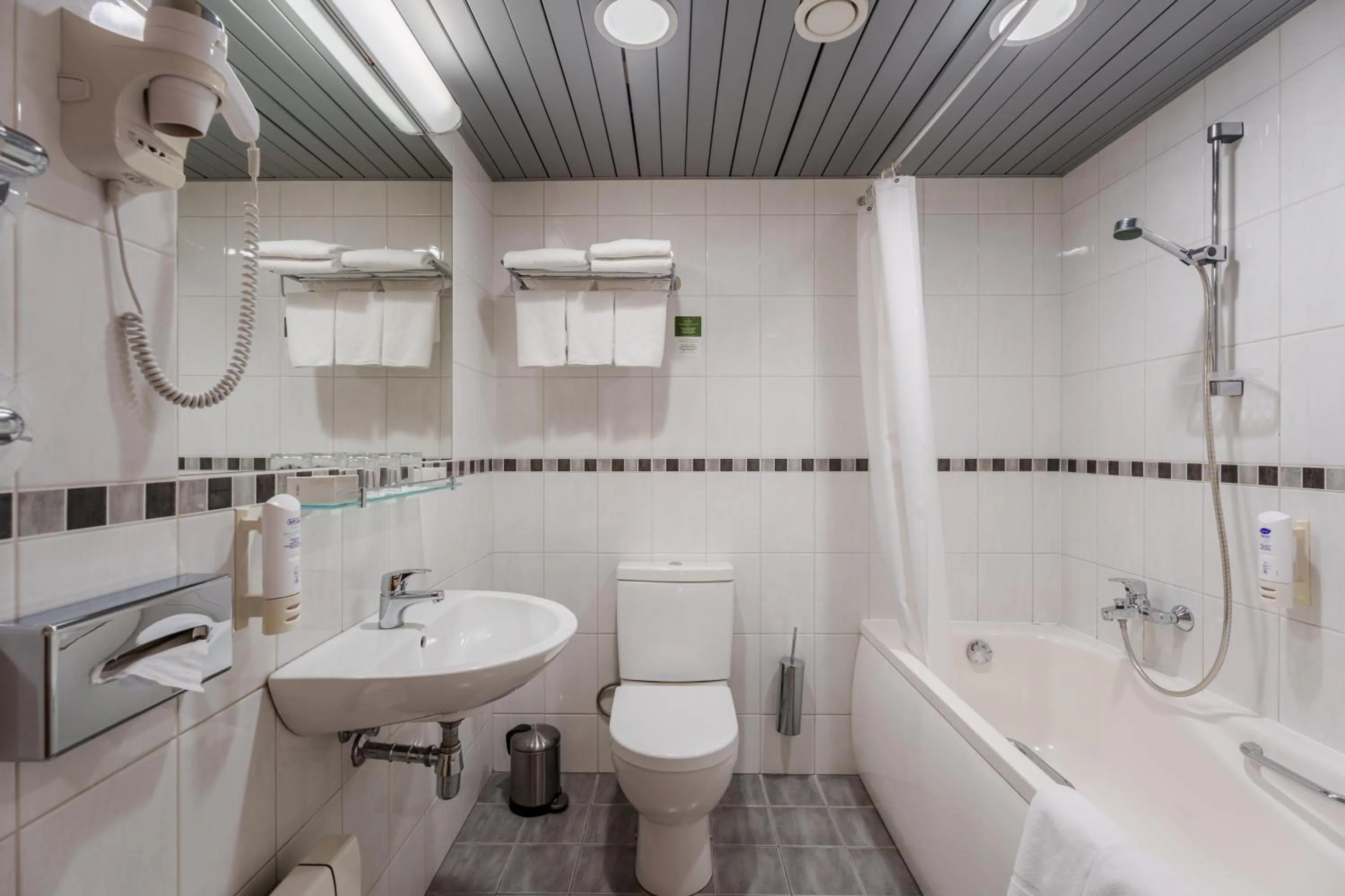 Bath in Riga Islande Hotel with FREE Parking