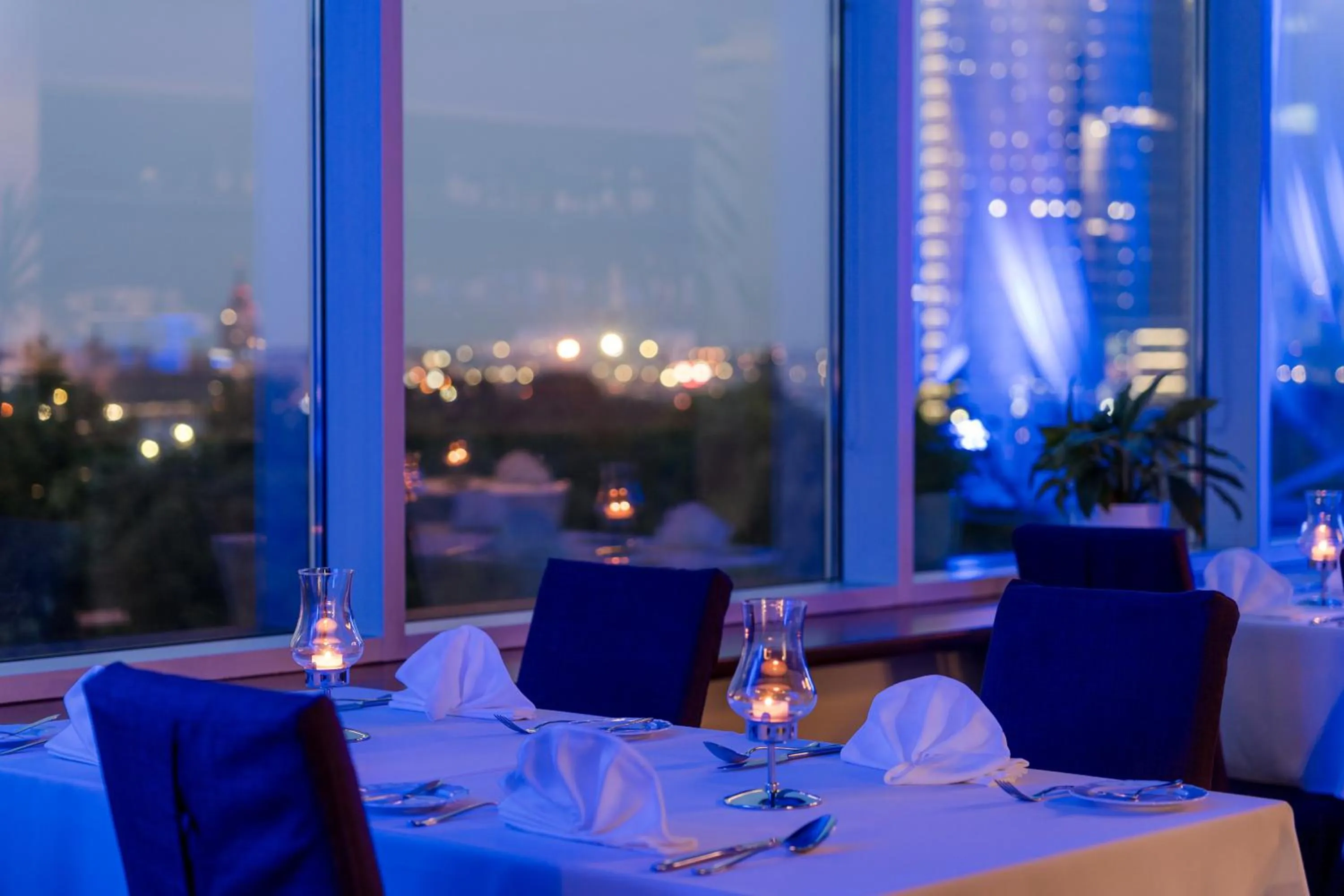 Restaurant/places to eat in Riga Islande Hotel with FREE Parking