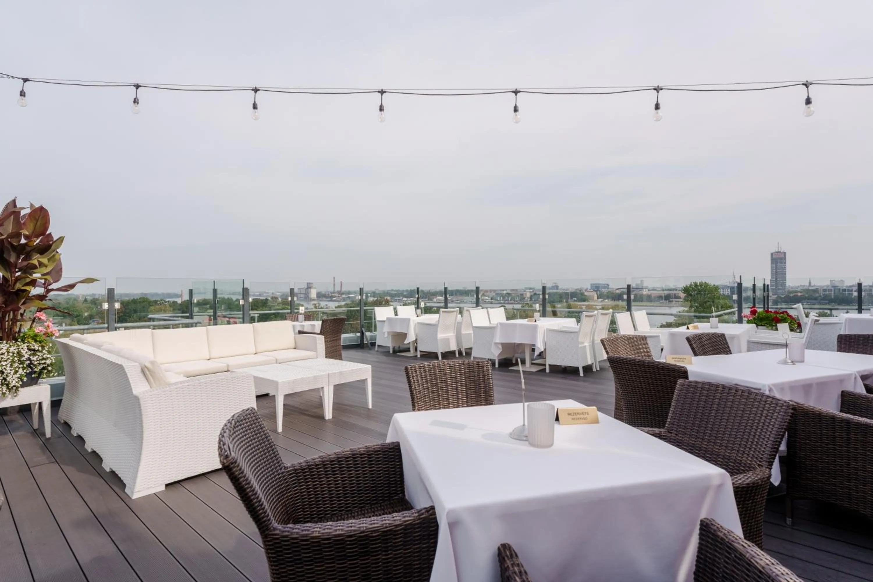 Restaurant/places to eat in Riga Islande Hotel with FREE Parking