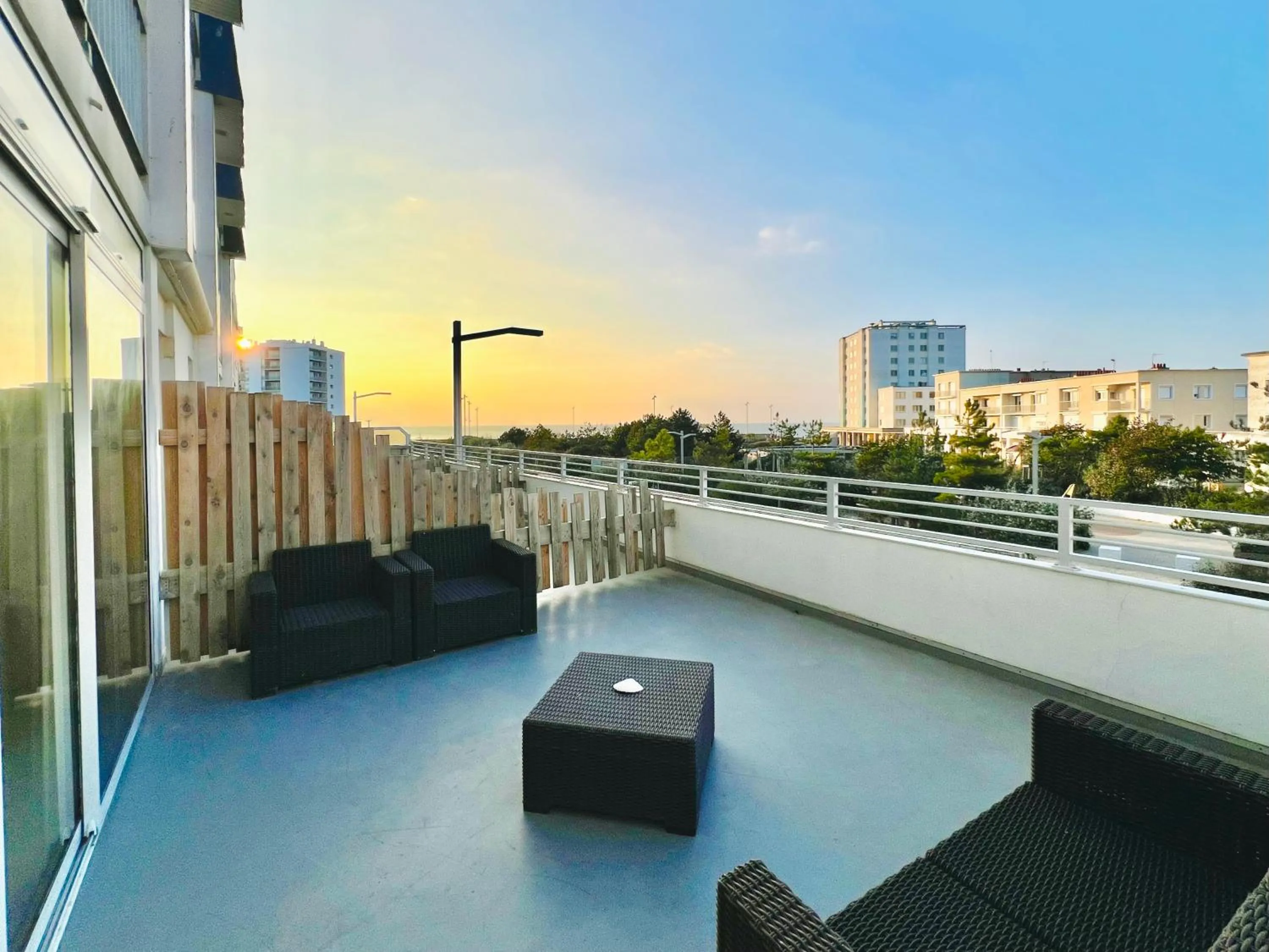 Patio in Hôtel Le Littoral - Berck sur Mer