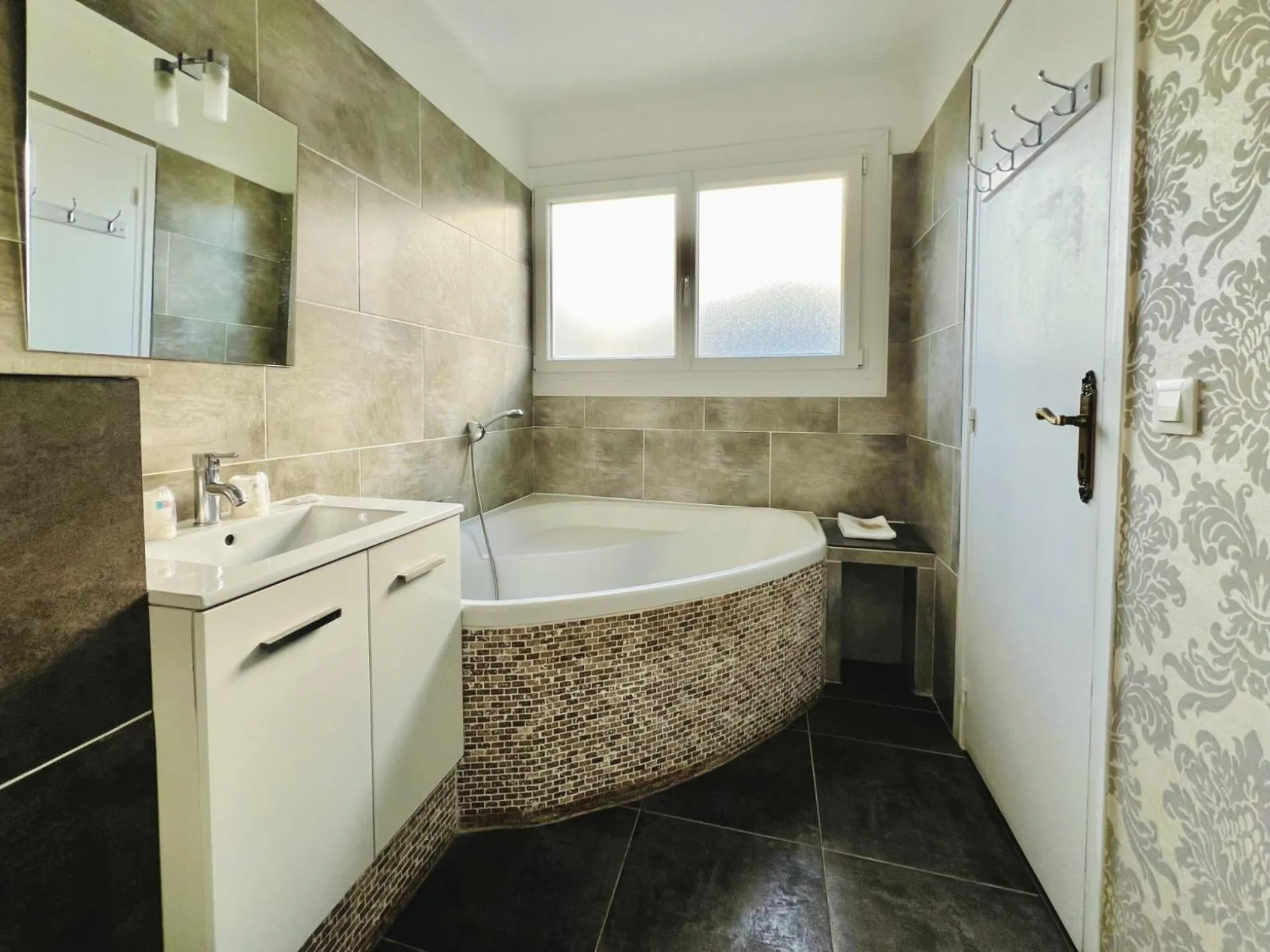 Bathroom in Hôtel Le Littoral - Berck sur Mer