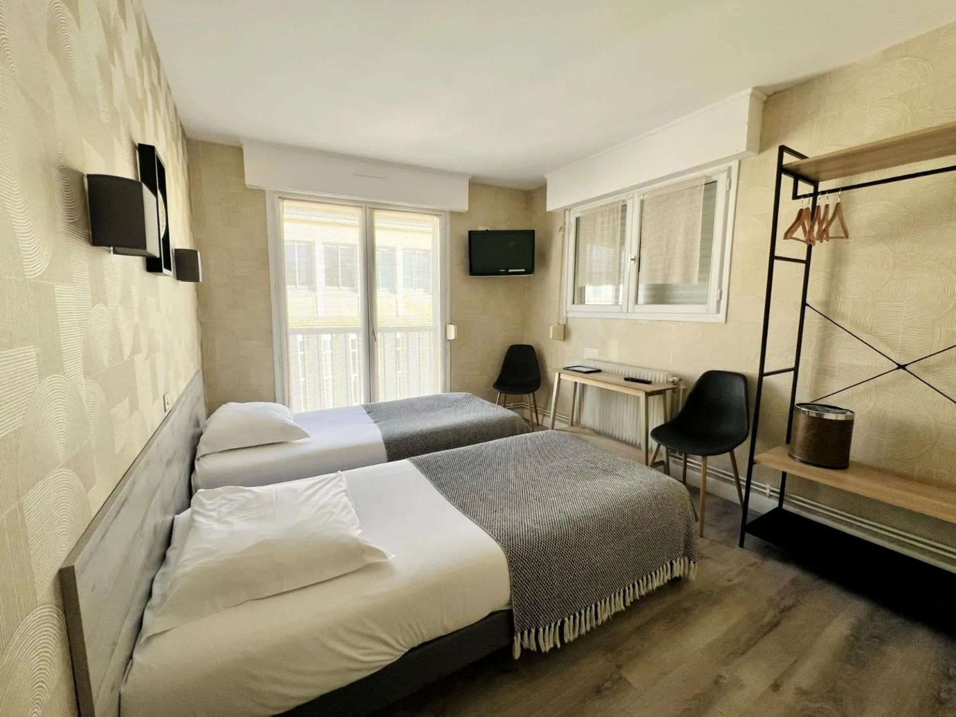 Photo of the whole room, Bed in Hôtel Le Littoral - Berck sur Mer