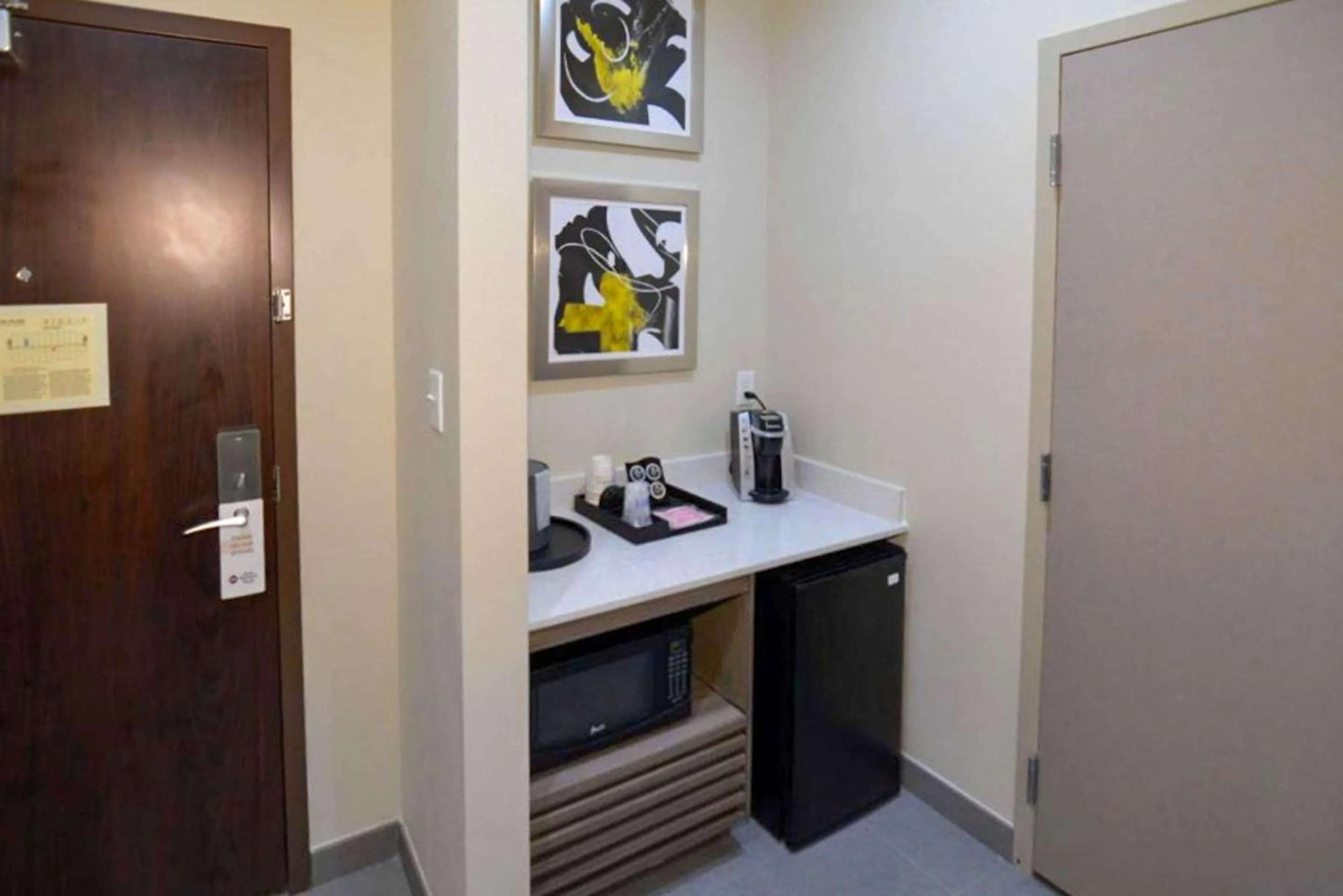 Bedroom in Comfort Inn & Suites Houston I-45 North - IAH