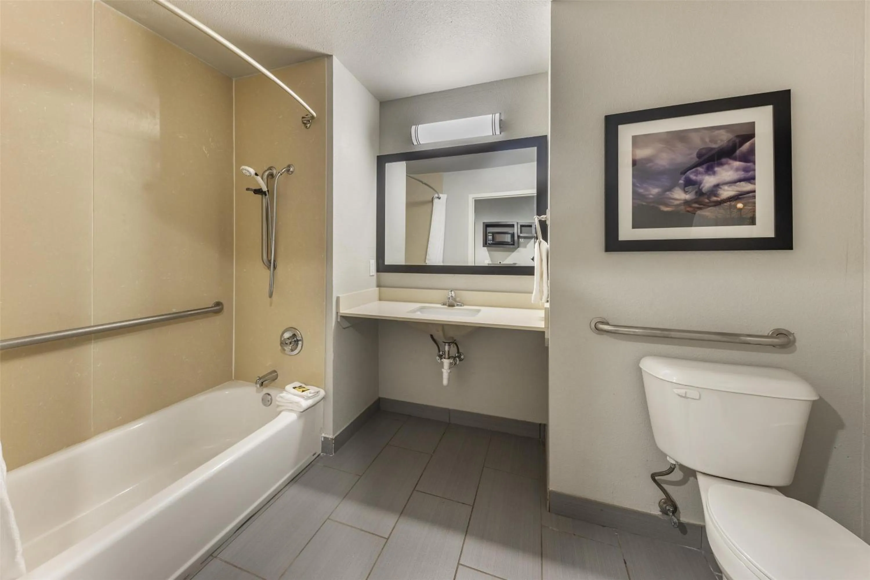 Bathroom in Best Western Plus Pauls Valley