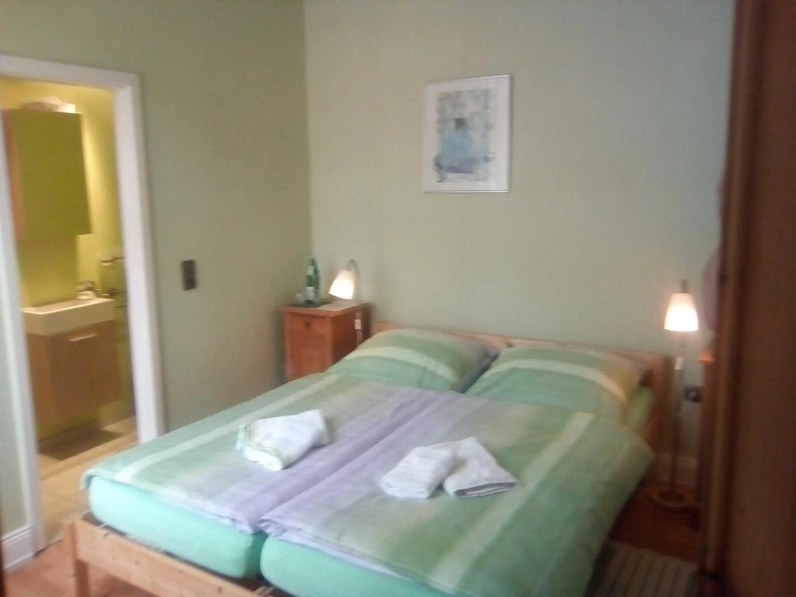 Photo of the whole room, Bed in Wohnen im Burghotel