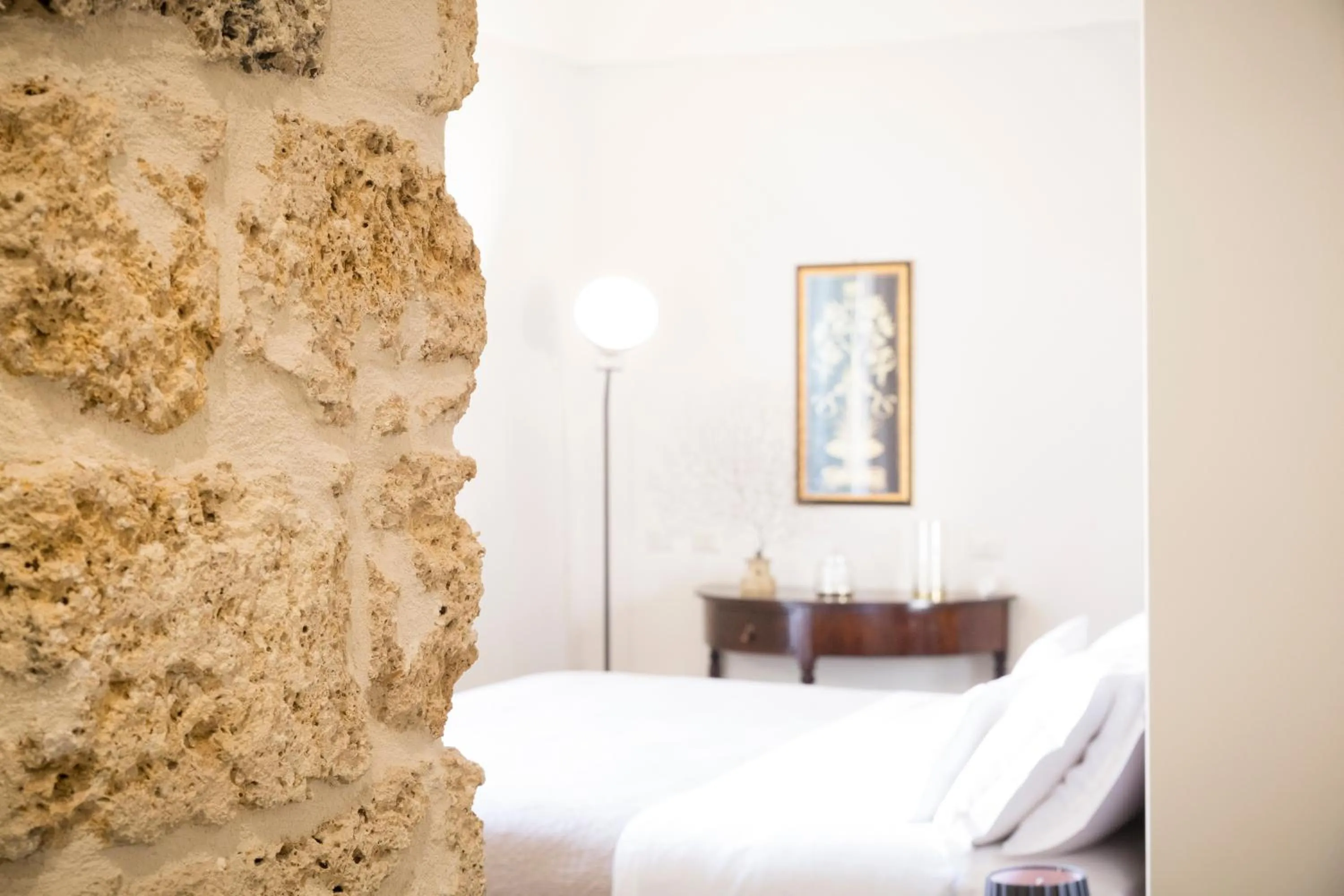 Decorative detail, Bed in San Carlo Suites