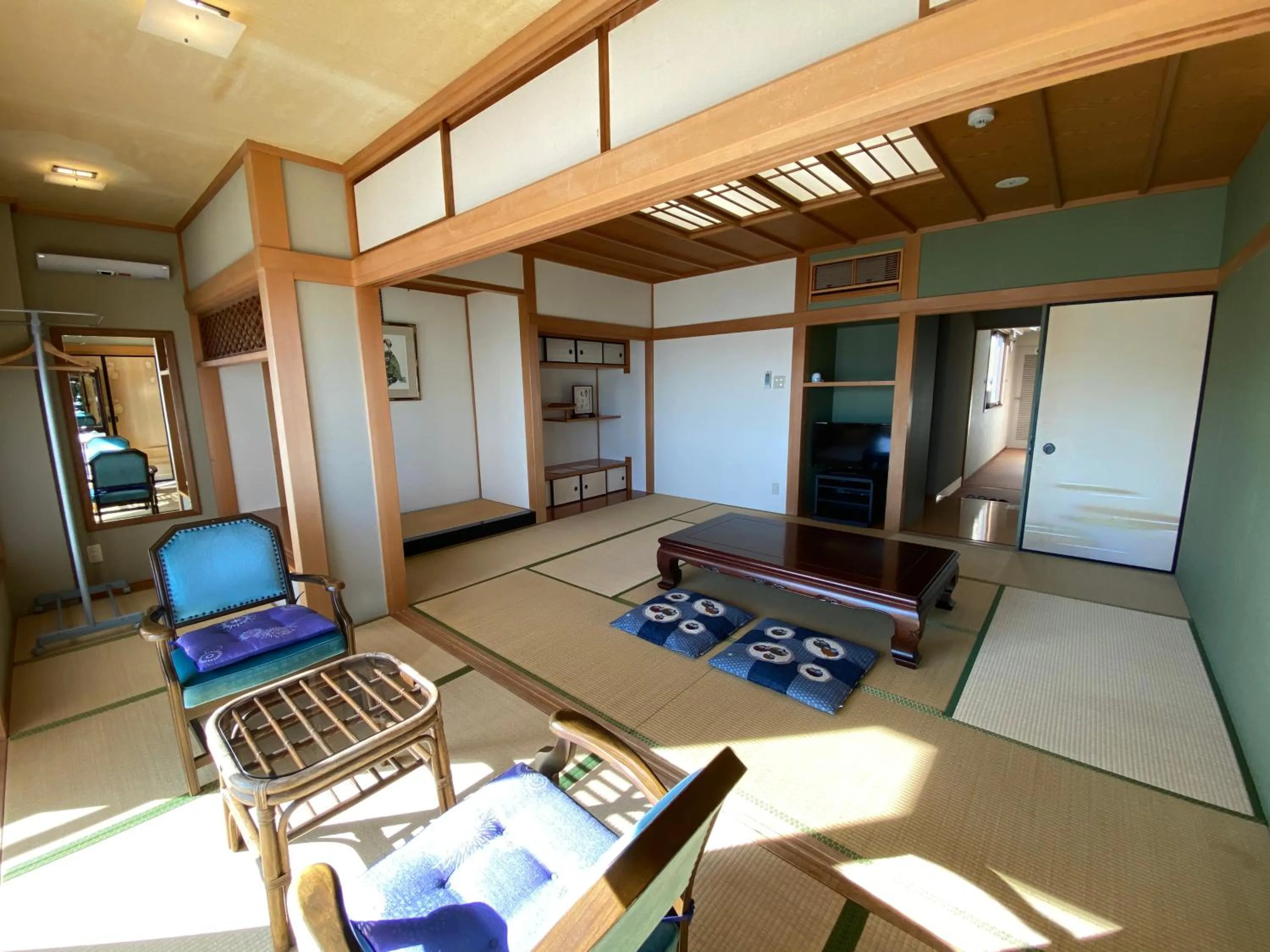 Atami Onsen Guest House Megumi 5 minutes walk from Atami Station