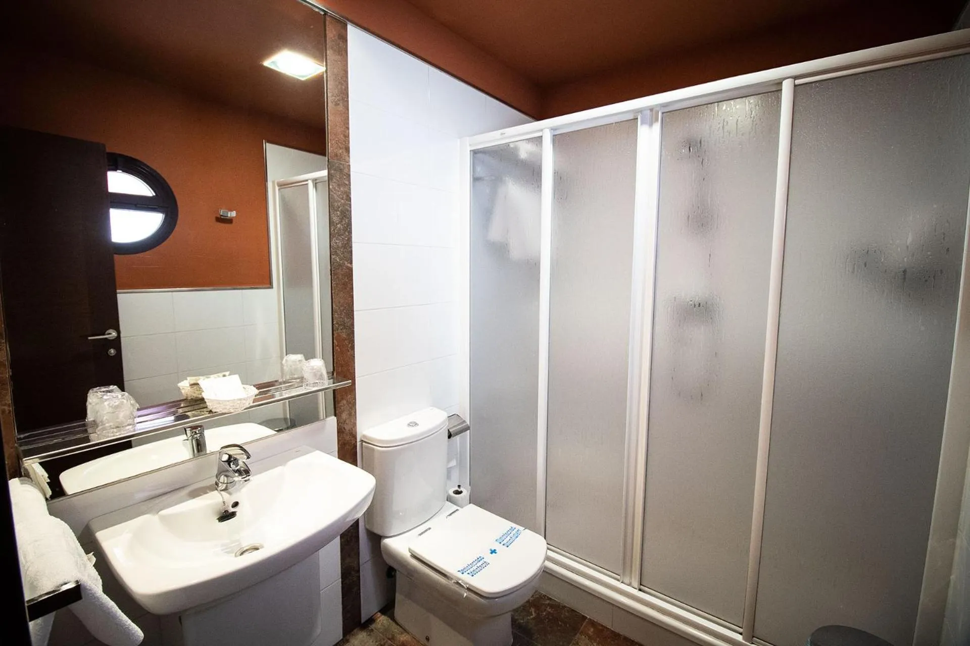 Shower in Hostal Restaurante La Bartola