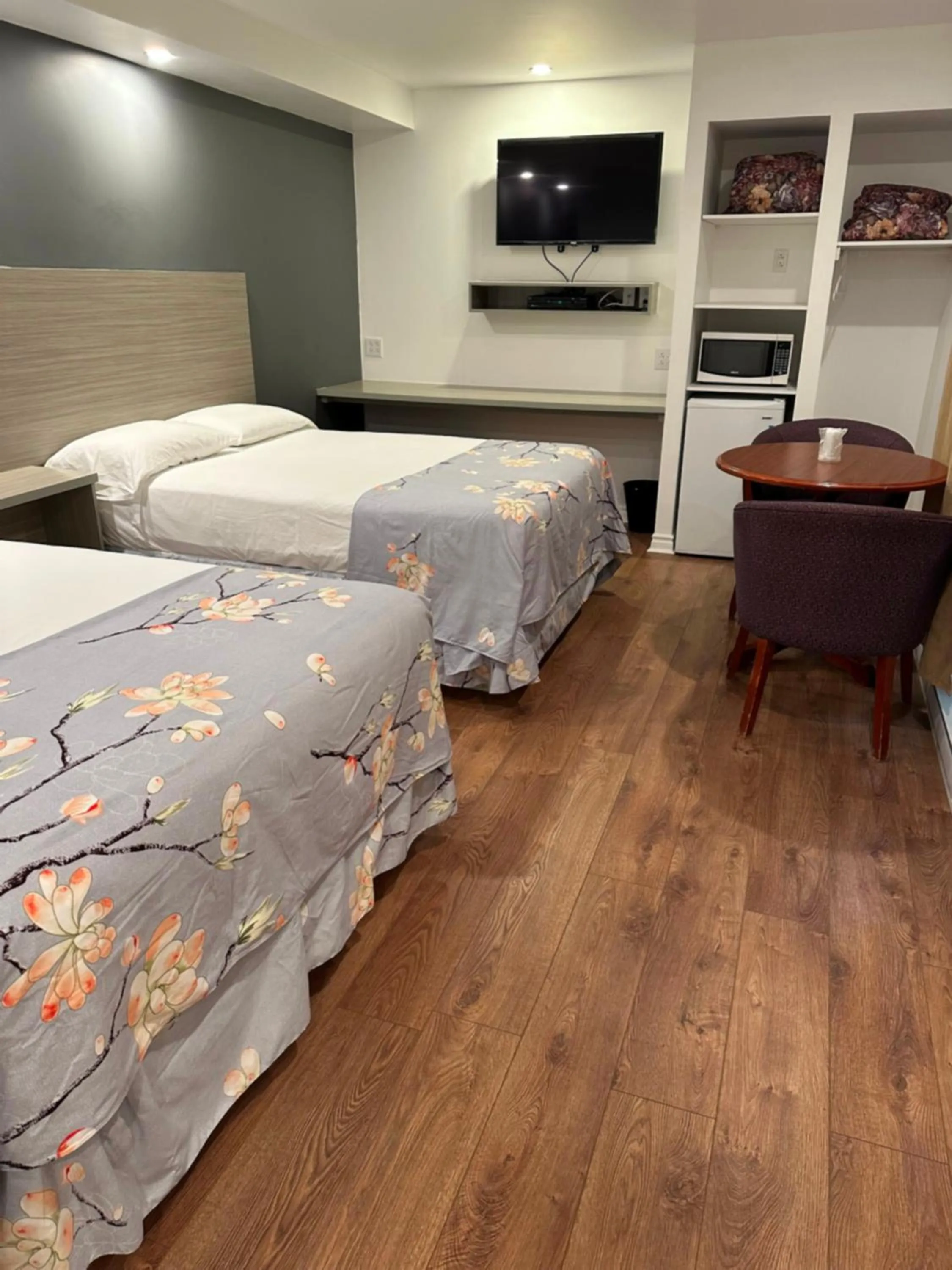 Bed in Motel Chez Nous