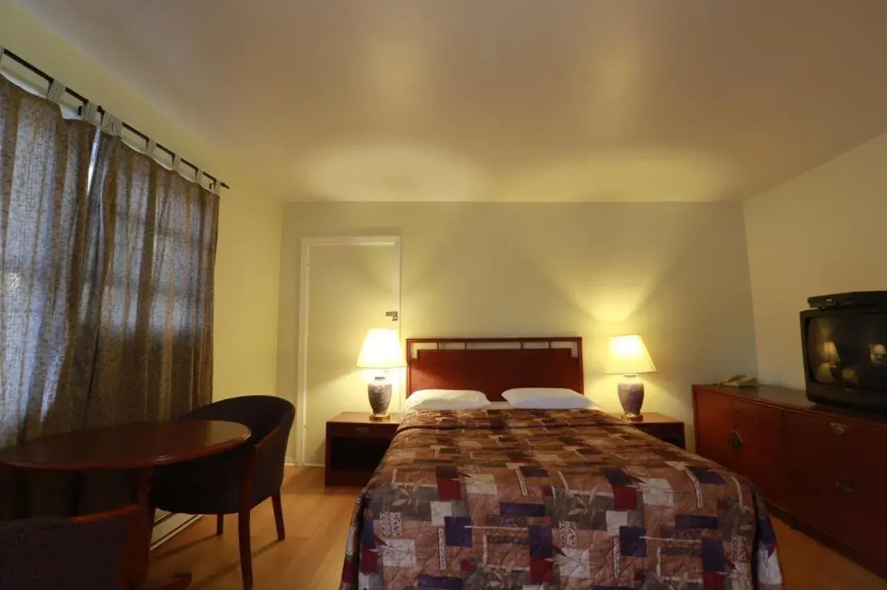 Double Room with Shower - Non Smoking in Motel Chez Nous Double Room with Shower - Non Smoking in Motel Chez Nous