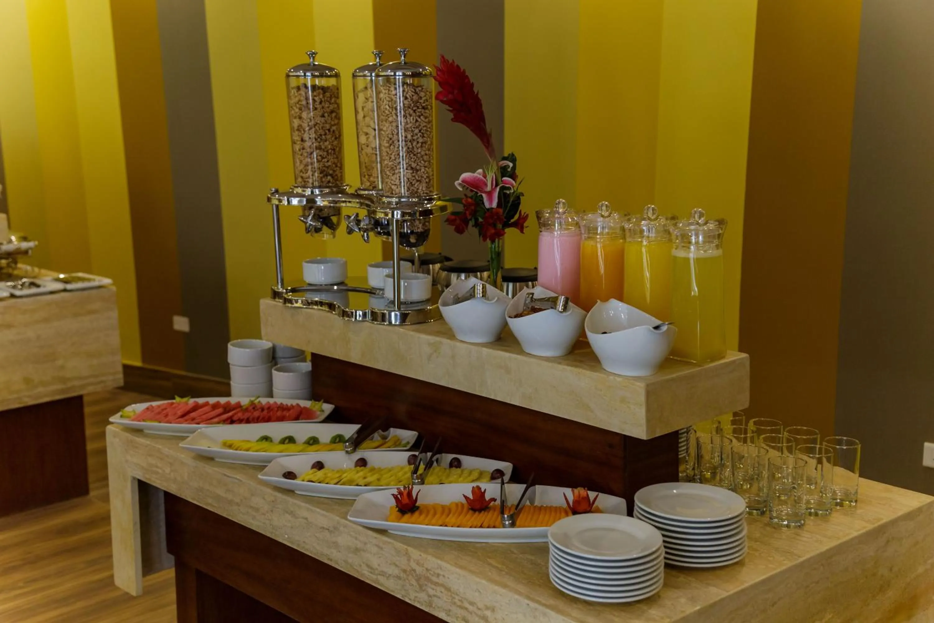 Restaurant/places to eat in Yawar Inka Hotel