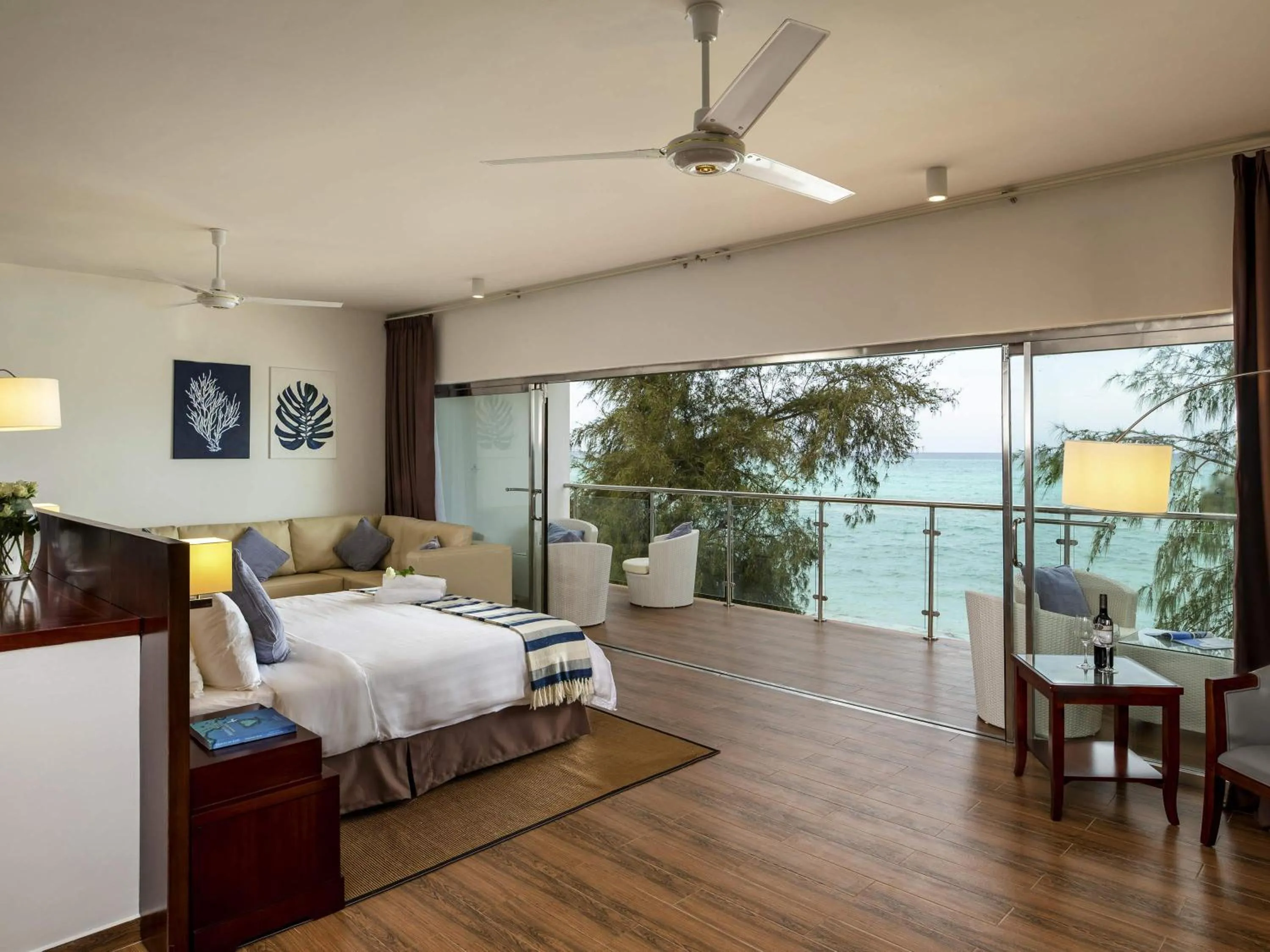 Bedroom, Bed in Nungwi Dreams by Mantis