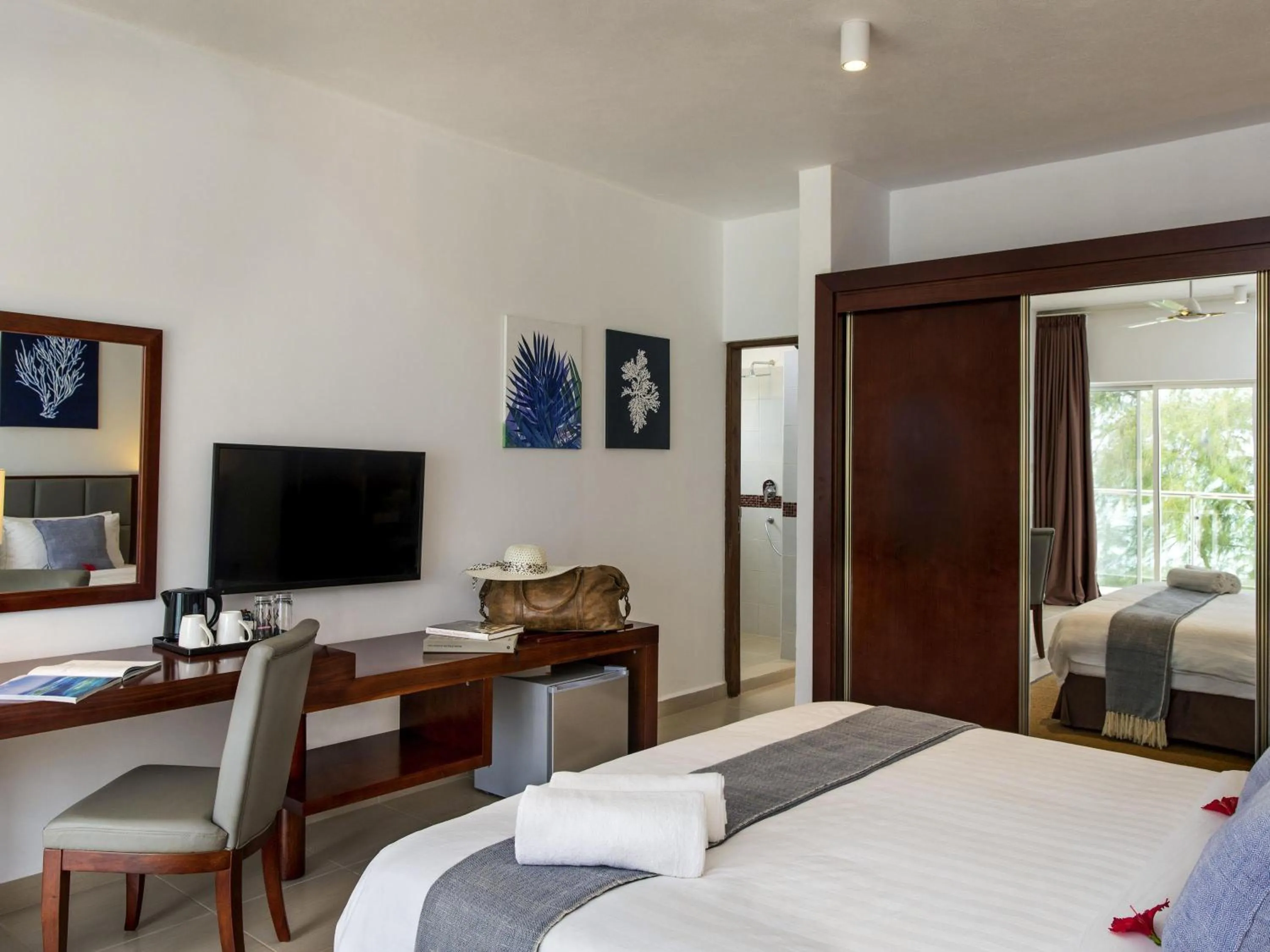 Bedroom, Bed in Nungwi Dreams by Mantis