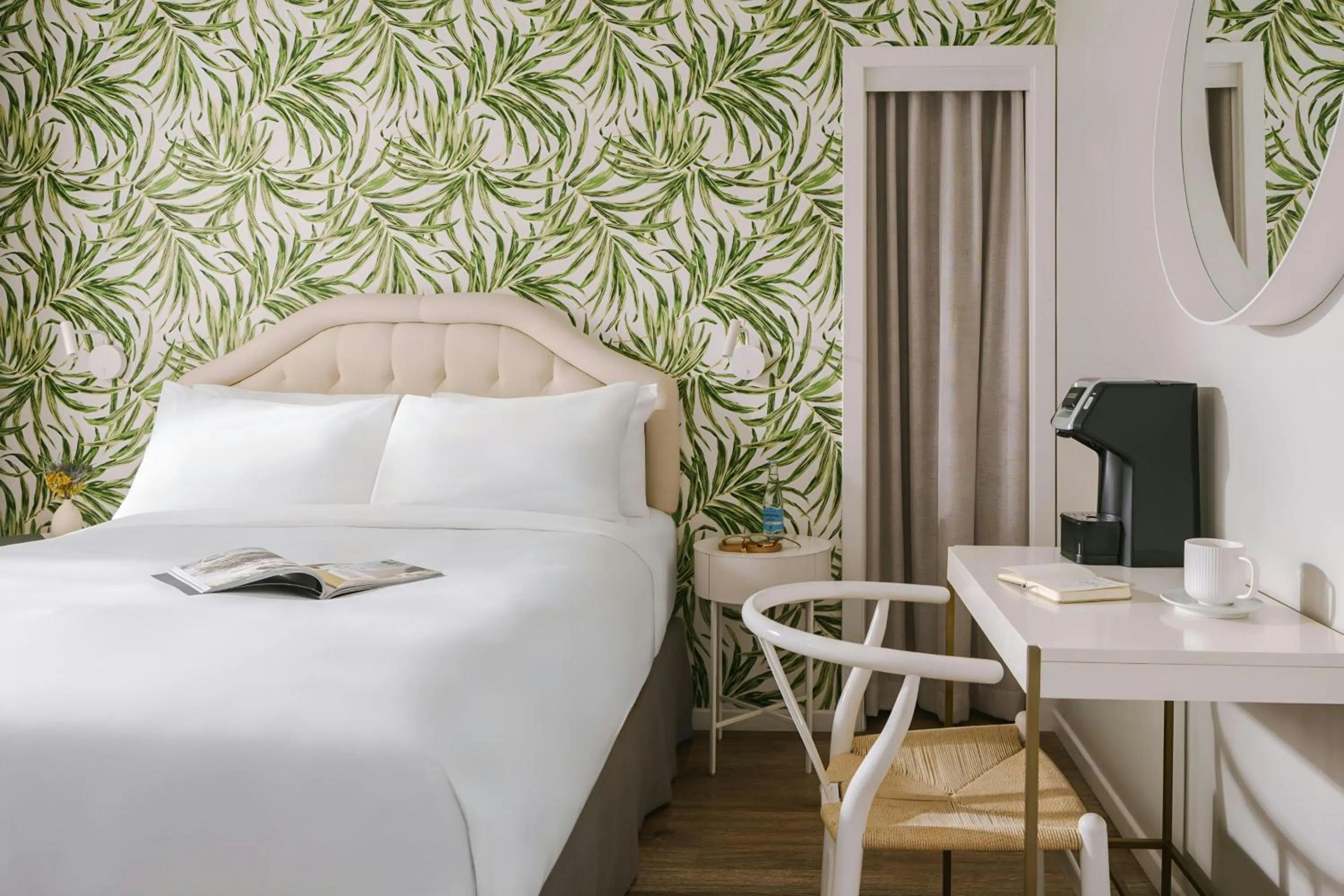 Bedroom, Bed in Beverly Terrace Hotel Beverly Hills, Sonder by Marriott Bonvoy