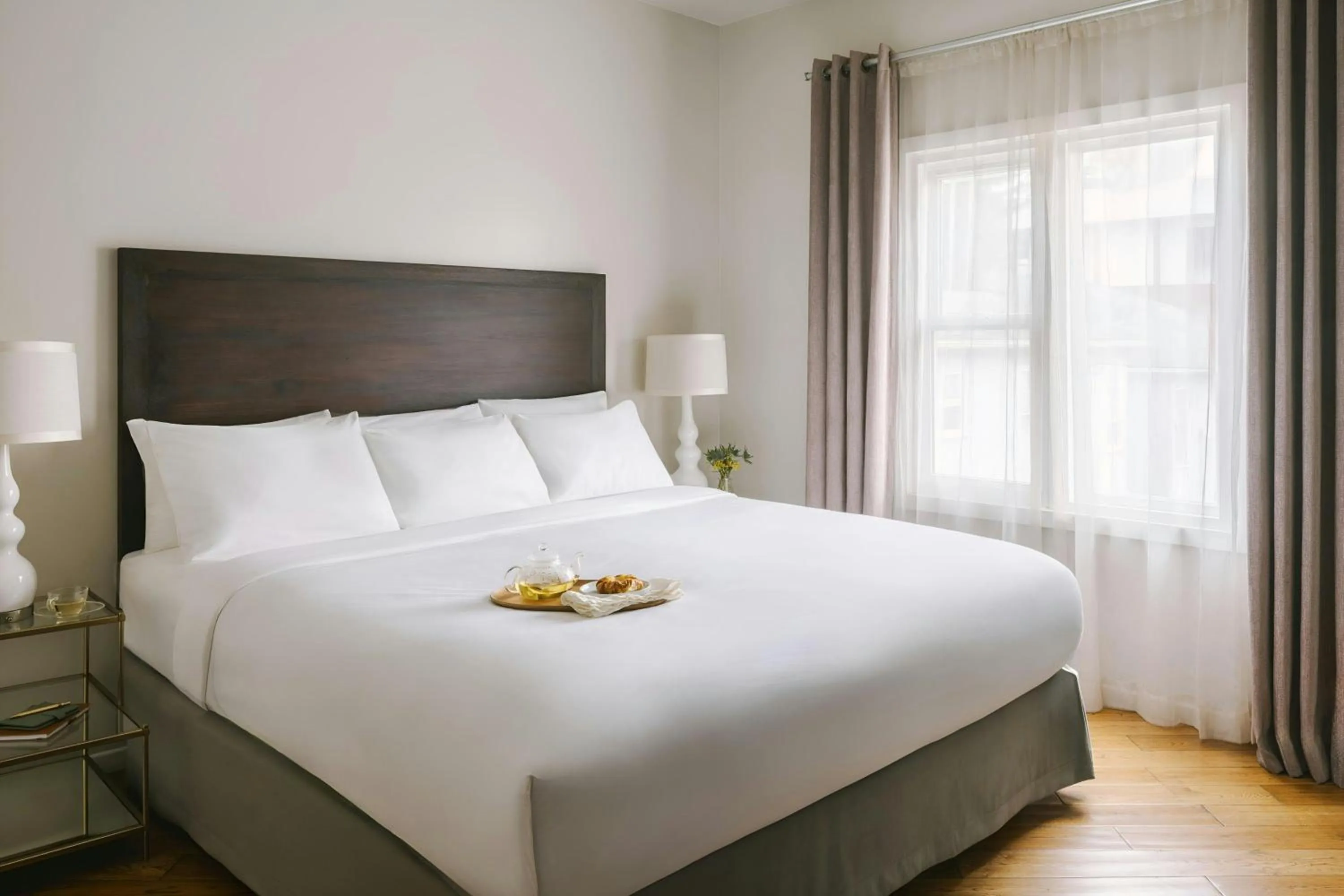 Bedroom, Bed in Beverly Terrace Hotel Beverly Hills, Sonder by Marriott Bonvoy